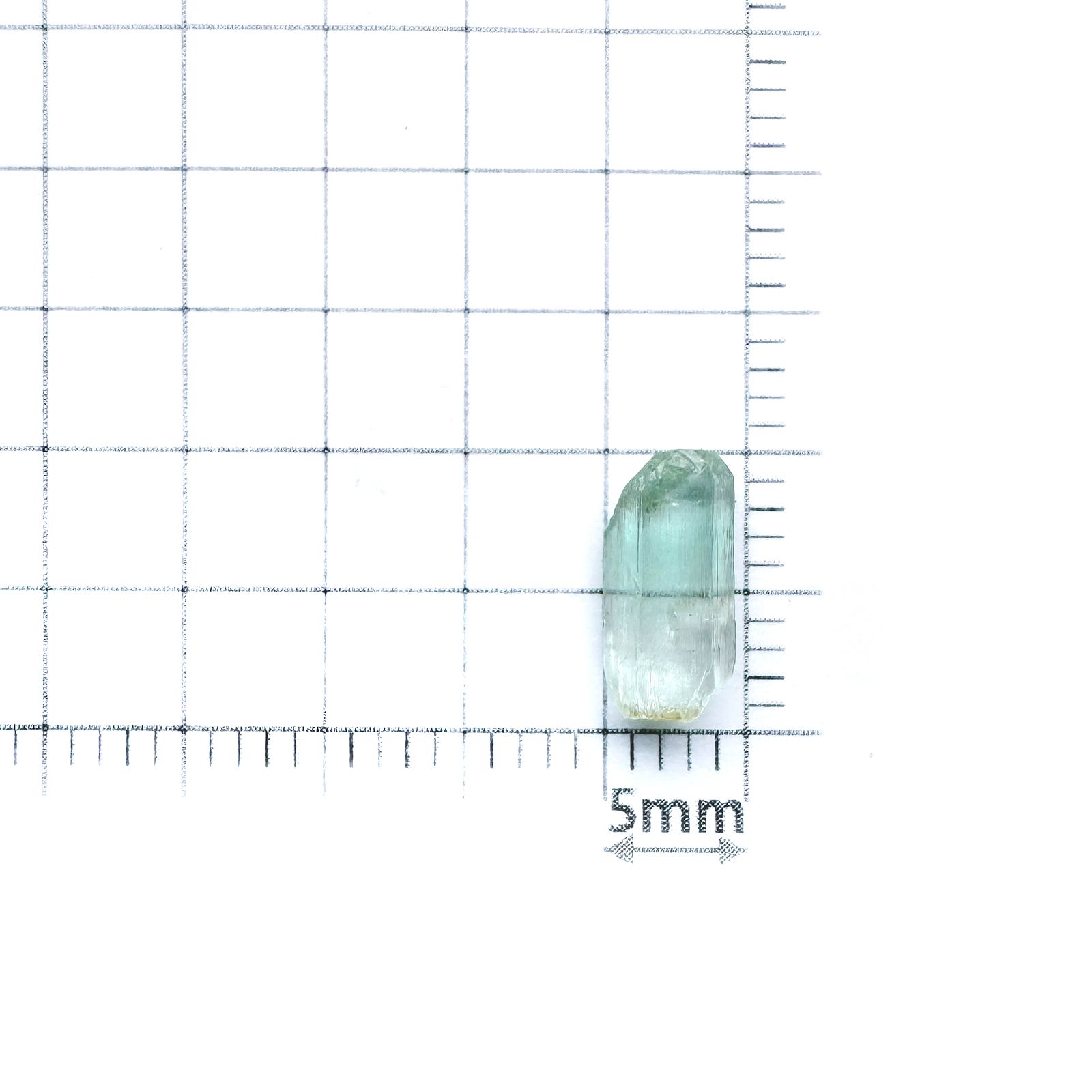 ミントベリル柱状結晶 原石 ナイジェリア産 1.18ct / 9.1x4.5mm前後 [251231417]