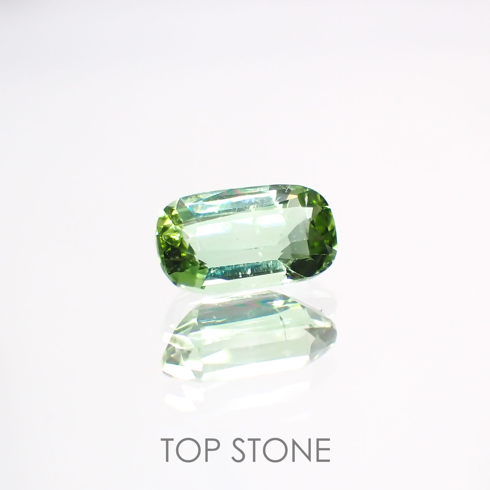 ミントトルマリン(宝石名グリーン・トルマリン) アフガニスタン産 0.68ct 識別済[211013618]7×4mm前後