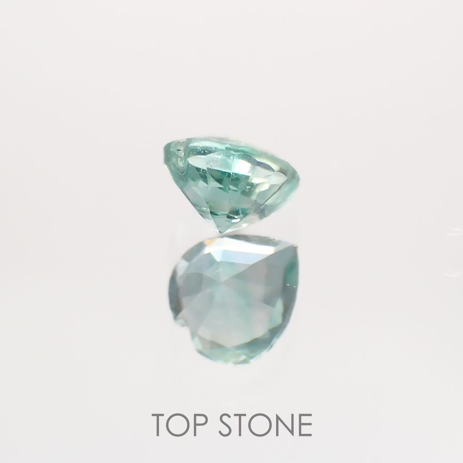 ミントベリル(宝石名グリーン・ベリル)ブラジル産 0.28ct 識別済[220817555]4.6x4.3mm前後