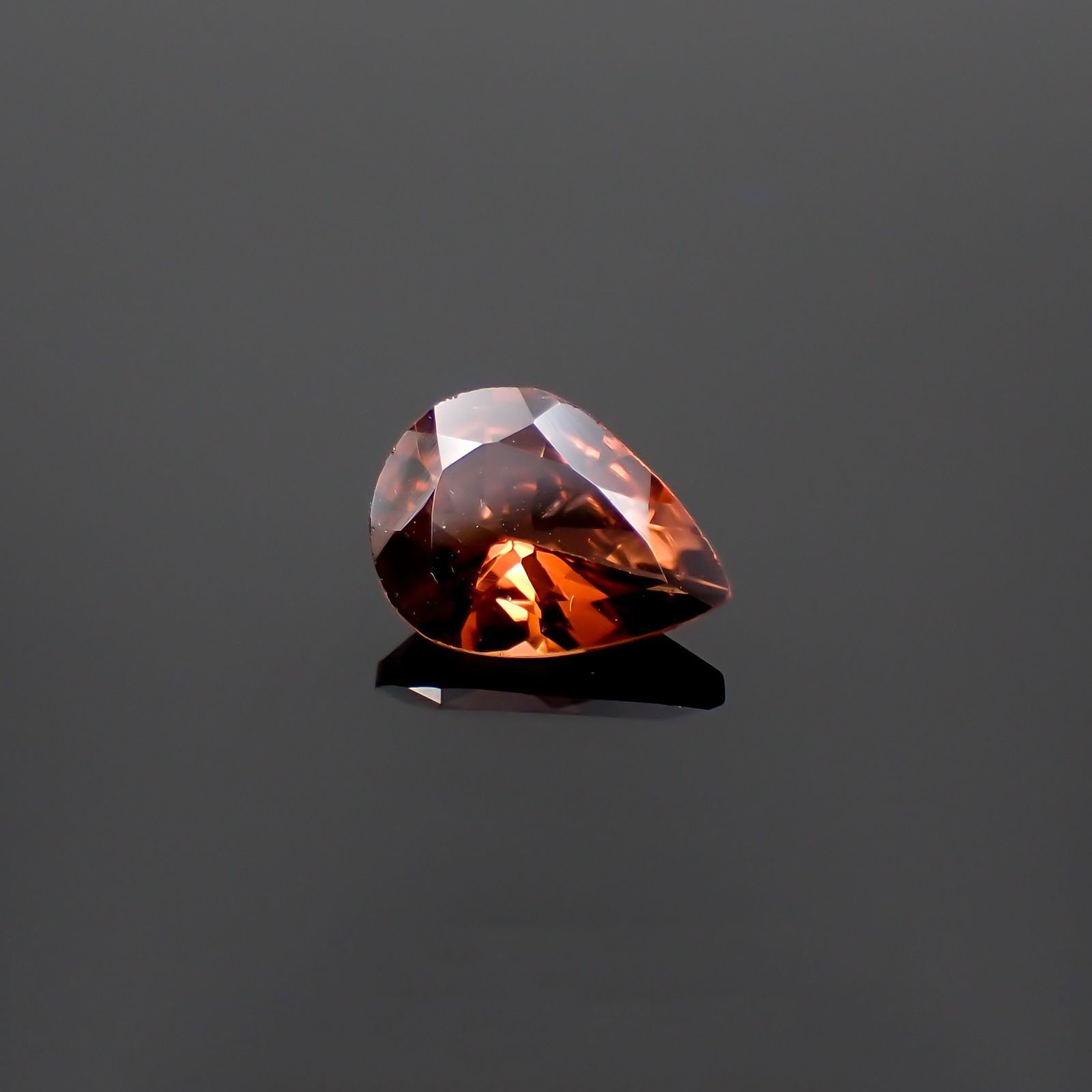 オレンジトルマリン(宝石名トルマリン)コンゴ民主共和国産 識別済 1.41ct / 9.1x6.8mm前後 [260120848]