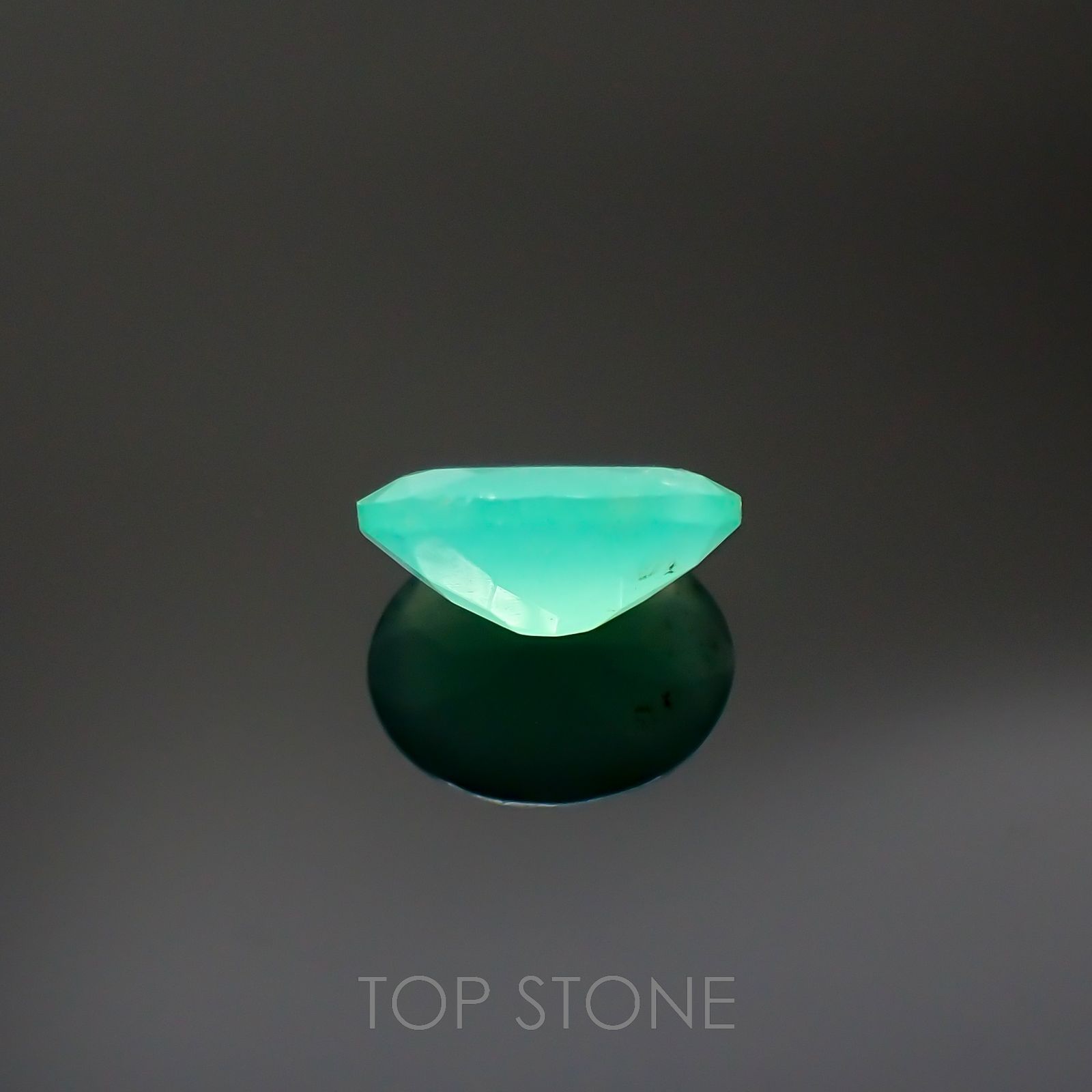 グリーンオパール 南アフリカ産 0.77ct[220717054]7.9x6.1mm前後