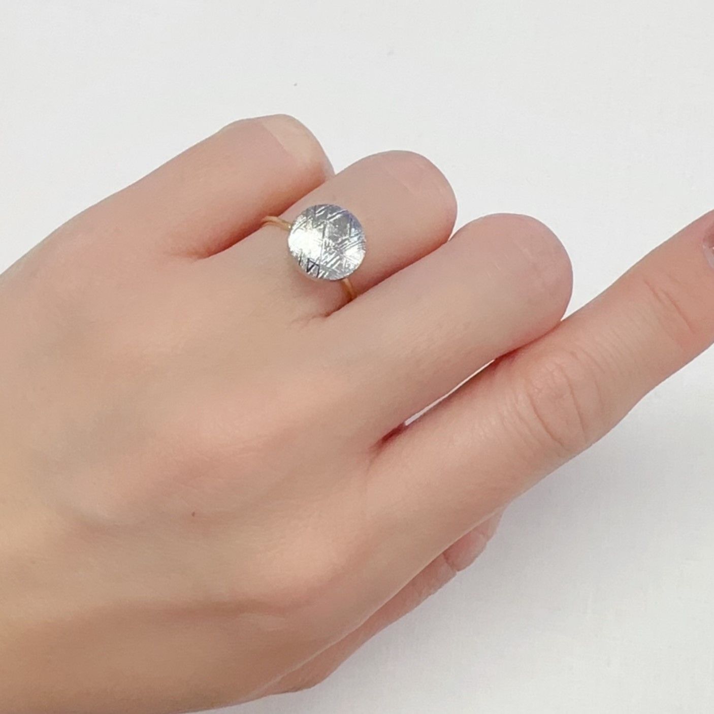 ムオニナルスタ隕石 発見地:スウェーデン 7.29ct[240125733]10.4x10.4mm前後