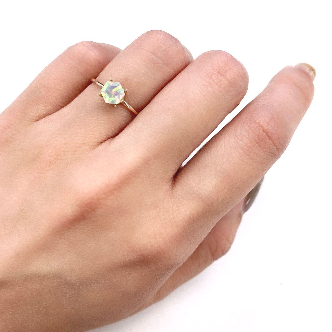 ◇ヘキサゴンカット◇エチオピアオパール エチオピア産 ルース 0.45ct[210611034]5.4×5.4mm前後