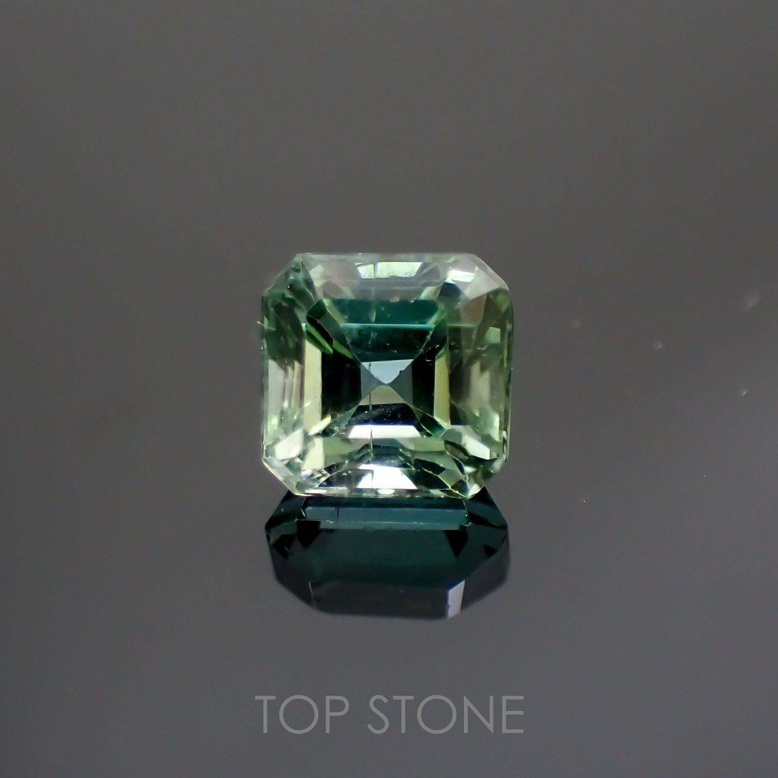 ミントトルマリン(宝石名グリーン・トルマリン) アフガニスタン産 0.74ct 識別済[211013616]5×4.9mm前後