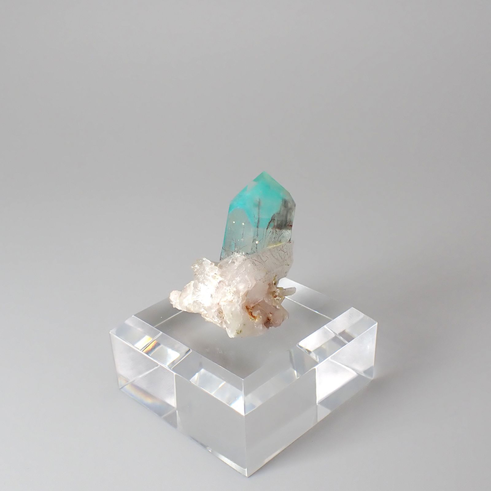 アホイトインクォーツ原石 南アフリカ・メッシーナ鉱山産 アクリル台座付き 55.16ct(11.03g) / 28.3x26.4x28.1mm前後 [260532290]