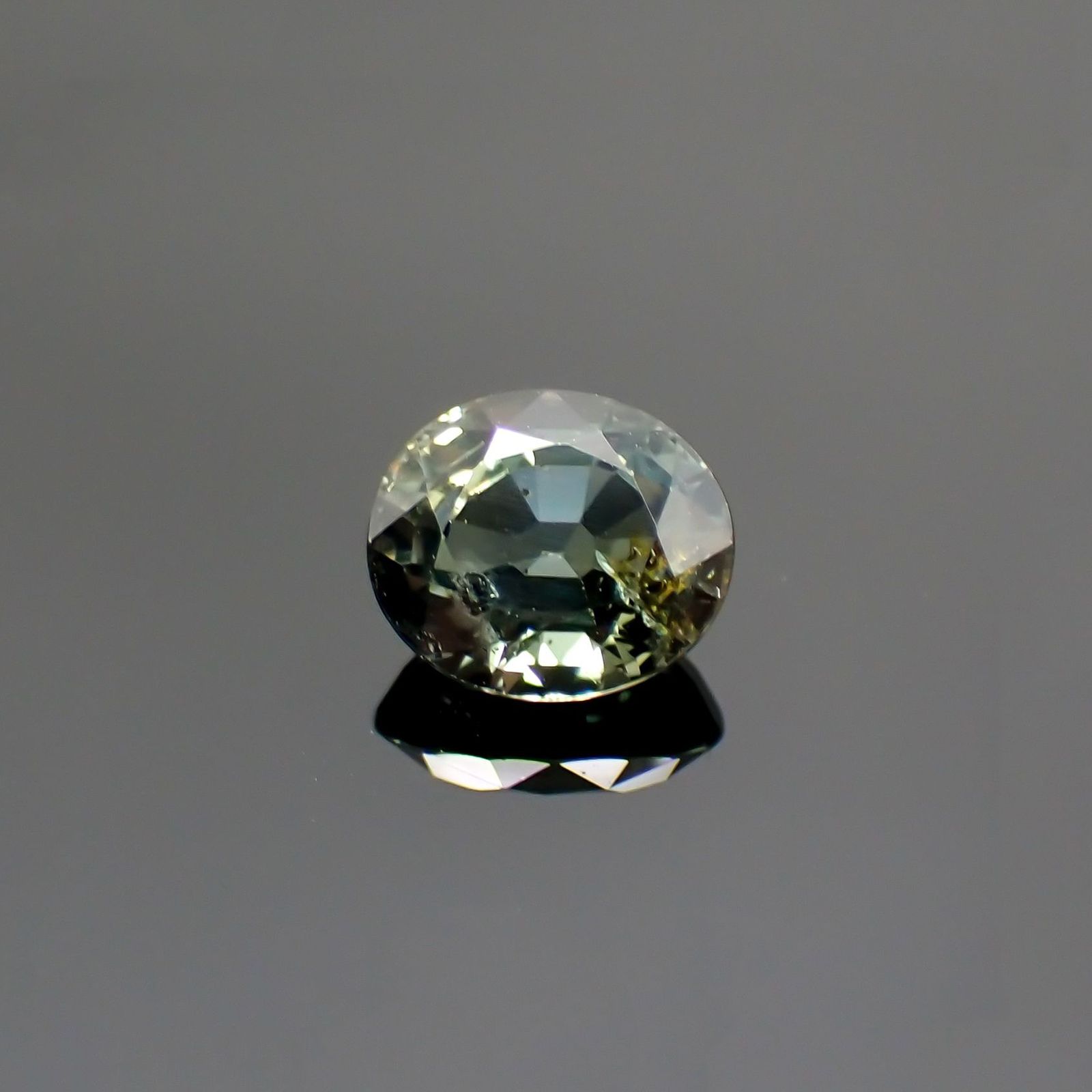 サファイア(宝石名サファイア) マダガスカル/スリランカ産 識別済 1.38ct / 6.8x5.8mm前後 [260112480]