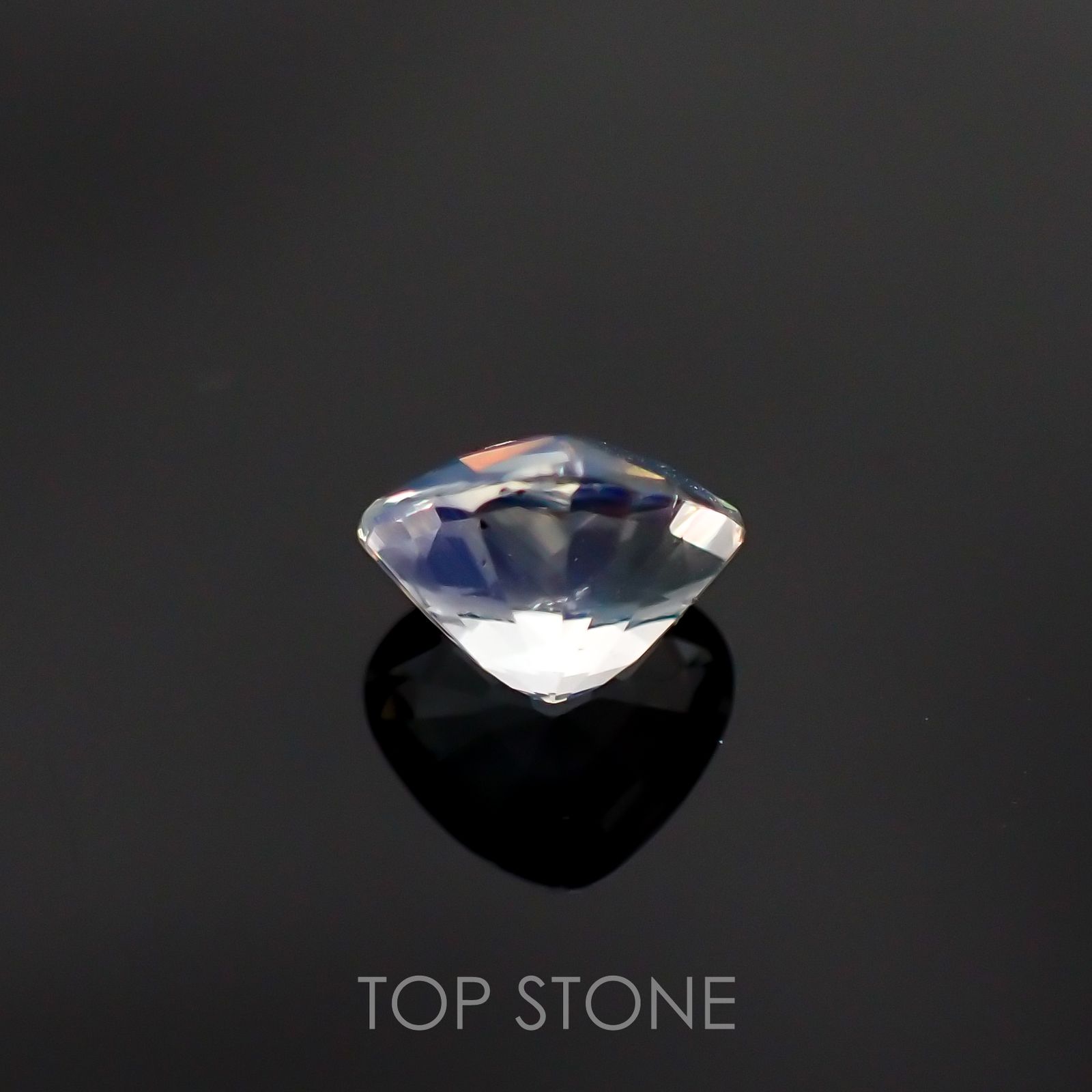 レインボームーンストーン(アンデシンラブラドライト) マダガスカル産 ルース 0.94ct[210611270]6.1×7mm前後