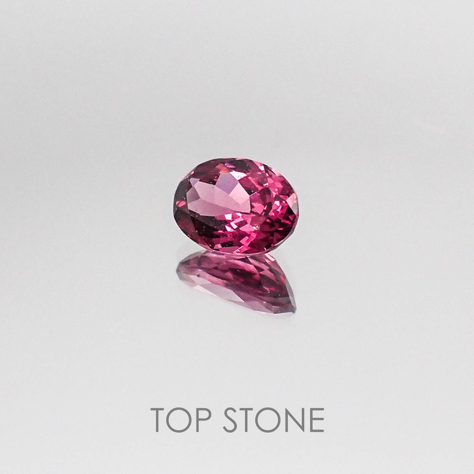 カラーシフト マラヤガーネット(宝石名ガーネット)タンザニア・マヘンゲ産 1.03ct 識別済[220717108]7.1x5.1mm前後