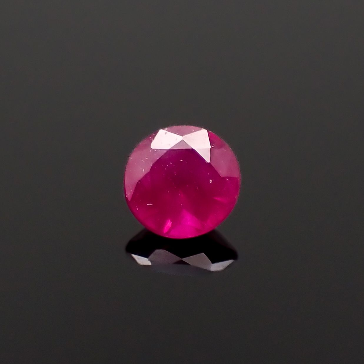 ルビー タイ/ミャンマー産 0.12ct[230321292]3x2.9mm前後
