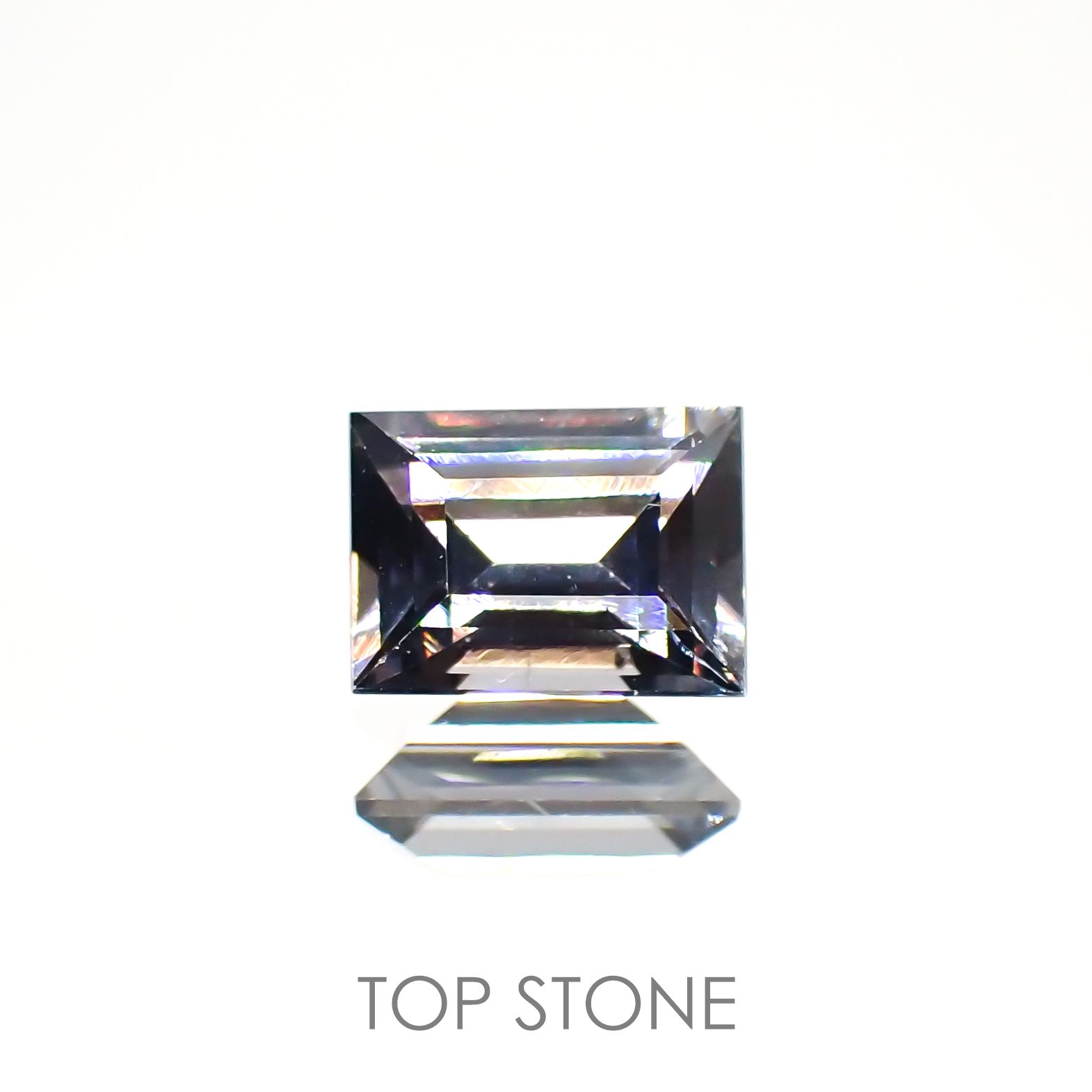 プラチナスピネル(宝石名スピネル) ビルマ産 0.627ct ソ付(彩珠)[210912846]5.5×4mm前後