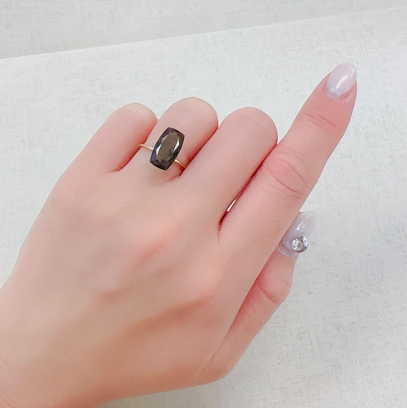 ゴールドシーンサファイア非加熱 ケニア産 4.73ct[230321338]12.9x7.4mm前後
