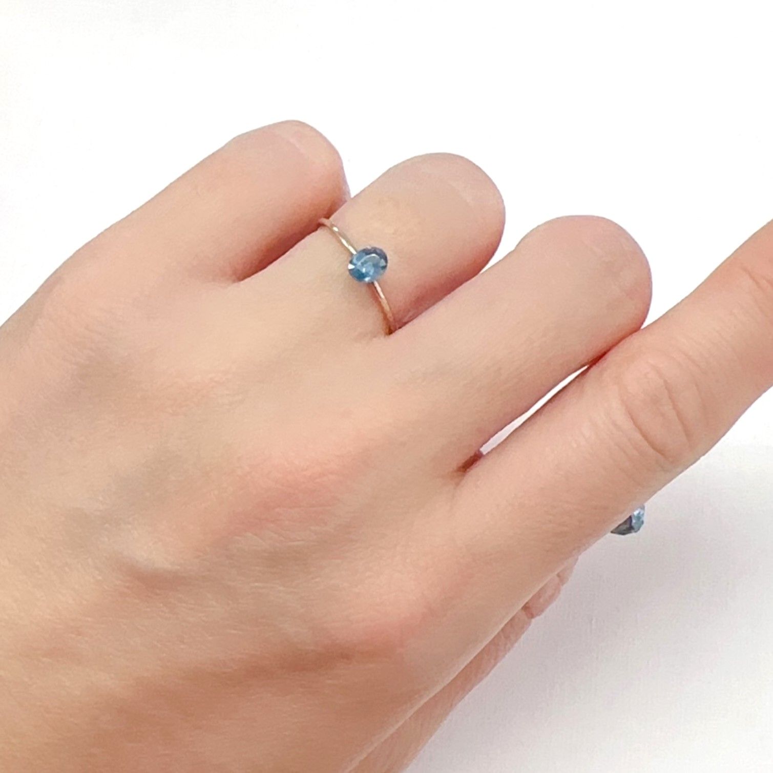 オーシャンブルーカイヤナイト(宝石名カイヤナイト)インド・オリッサ産 0.39ct 識別済[240326694]5.3x4.1mm前後