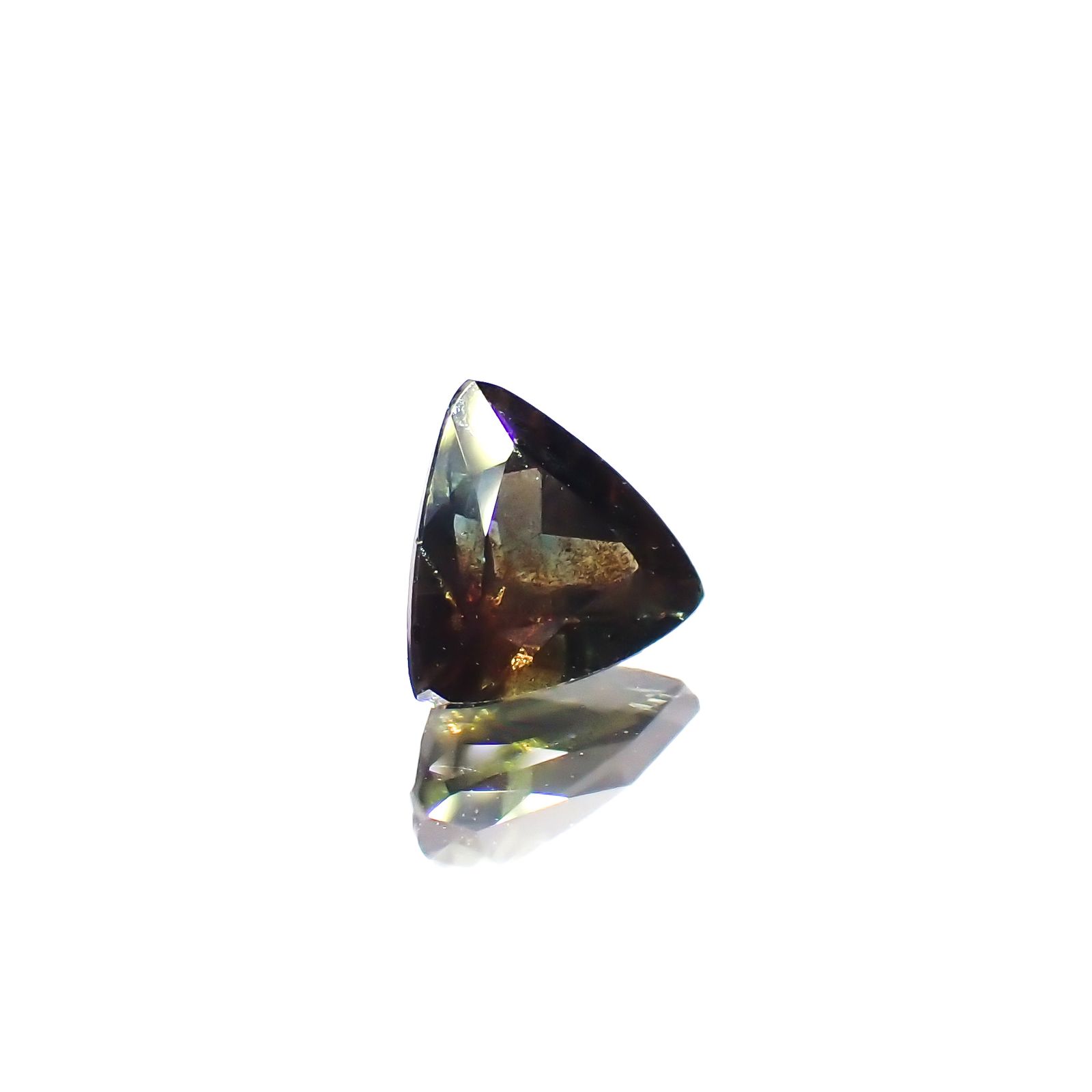 ゴールドシーンサファイア 非加熱(宝石名シーン・サファイア)ケニア産 0.739ct ソ付(彩珠)[231023912]5.6x5.6mm前後