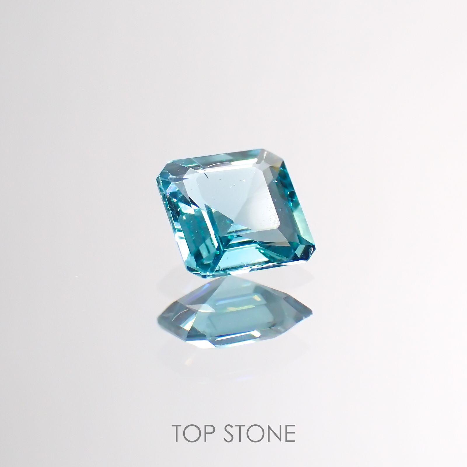 アパタイト(宝石名アパタイト) マダガスカル産 0.50ct 識別済[211013527]5.1×4.9mm前後