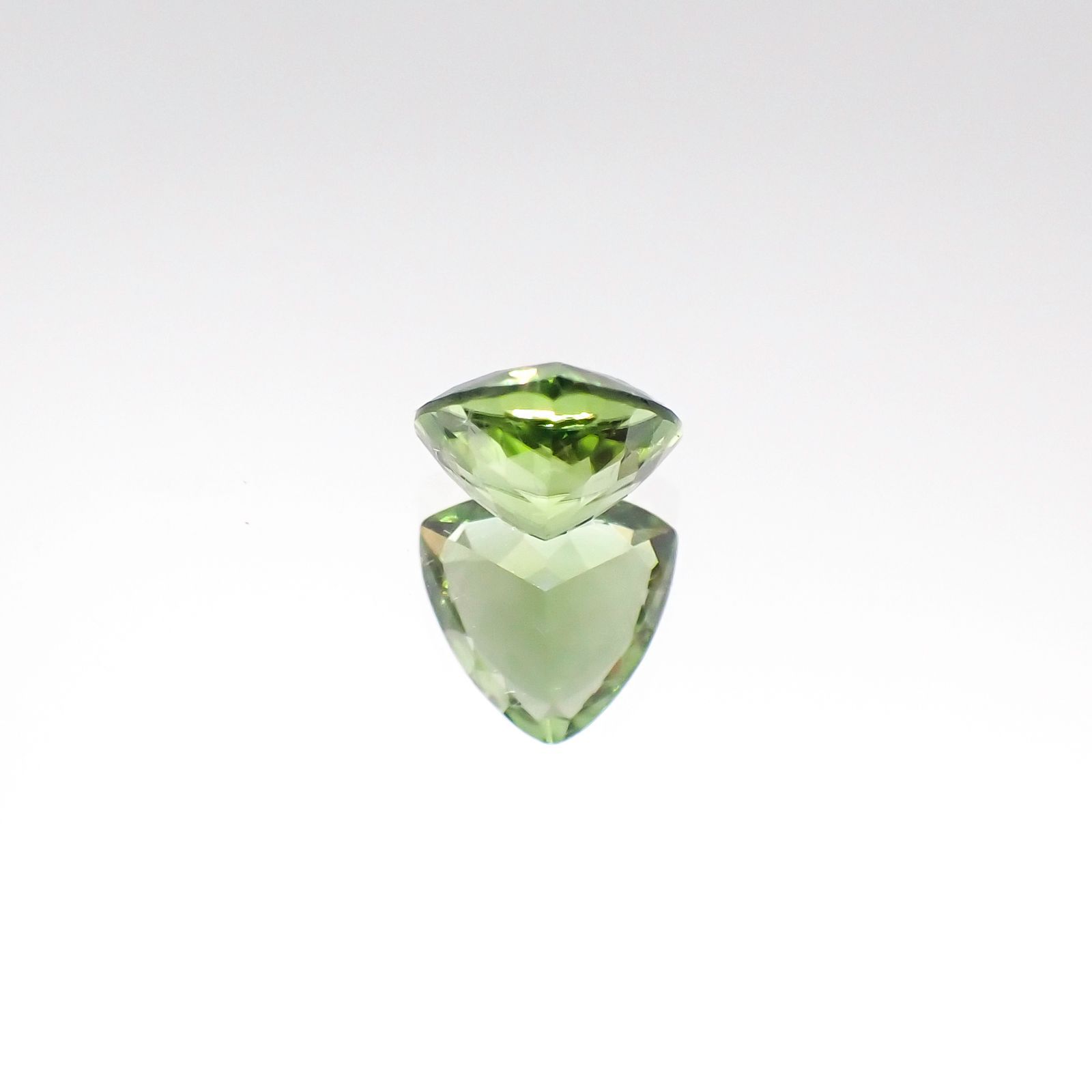 クロムトルマリン(宝石名クロム・トルマリン)タンザニア産 0.45ct 識別済[230823068]5.3x5.1mm前後