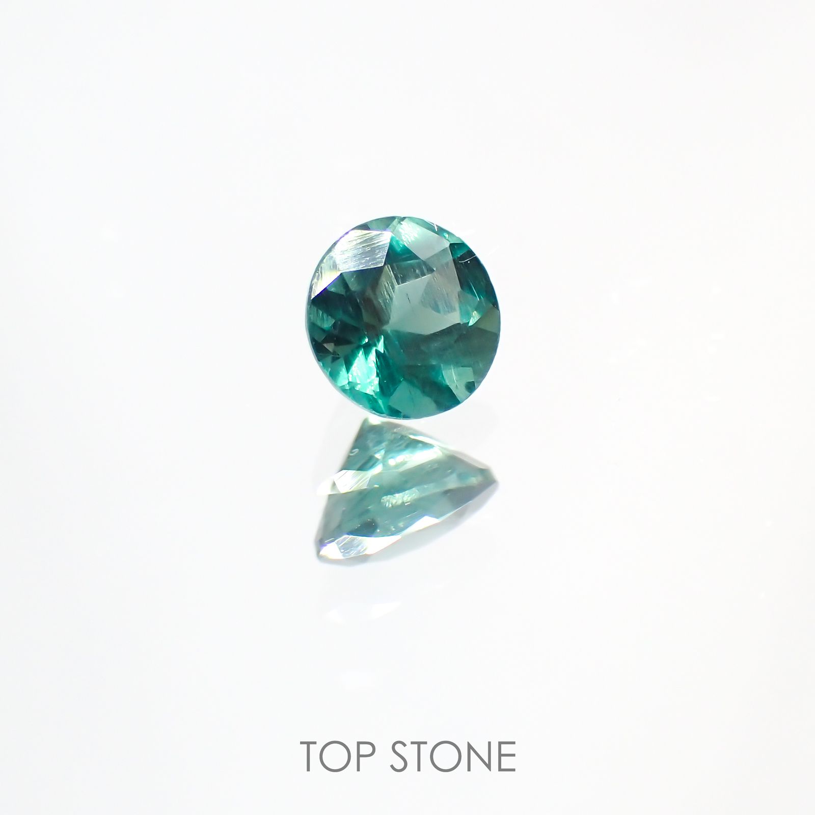 グリーンアパタイト(ノーブルモロキサイト)(宝石名アパタイト) マダガスカル産 0.27ct 識別済[211013535]4×4mm前後