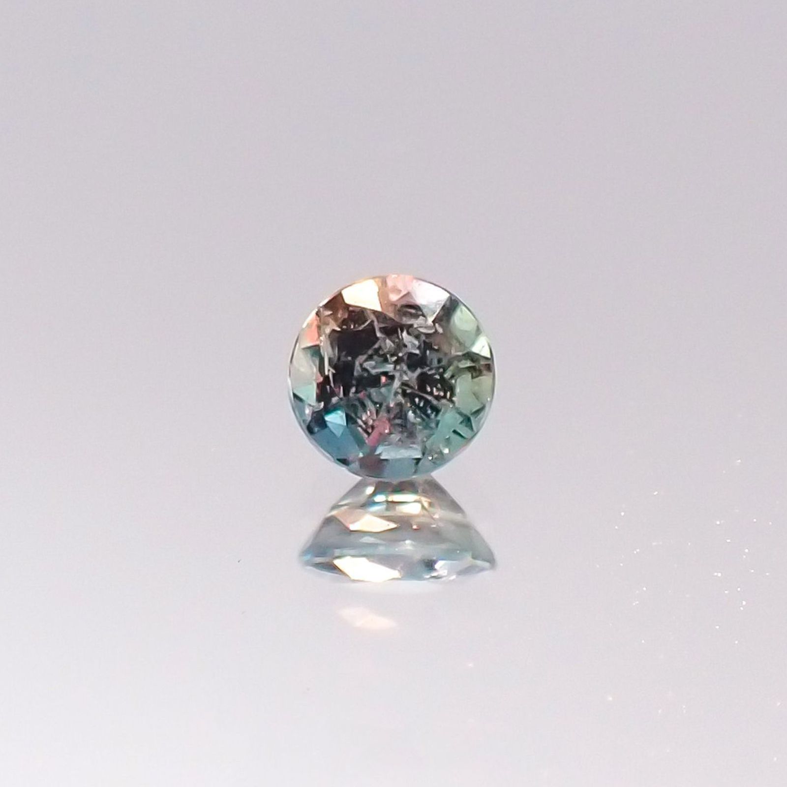 アレキサンドライト(宝石名アレキサンドライト)ブラジル産 識別済 0.19ct / 3.4x3.4mm前後 [230823179]