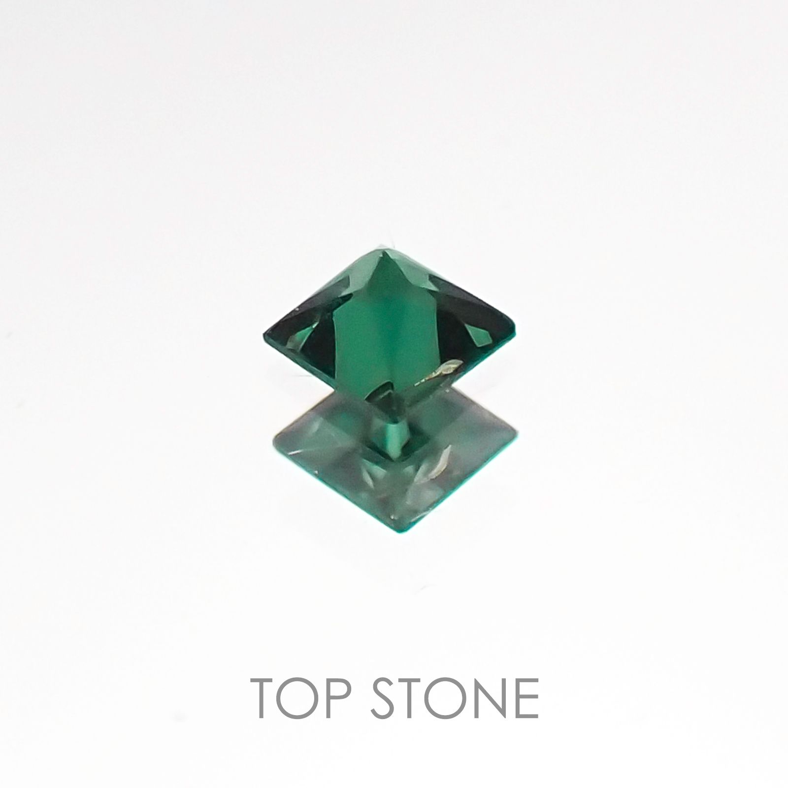 ◇プリンセスカット◇カラーチェンジガーネット(アレキタイプ) マダガスカル・ベキリー産 ルース 0.065ct[20106616]2.3×2.3mm前後
