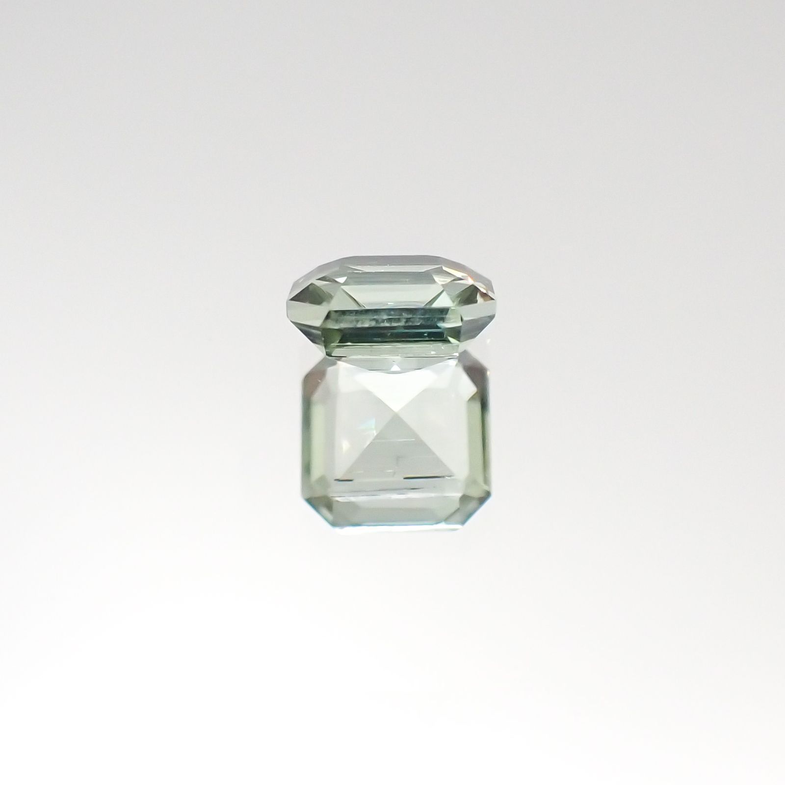 グリーントルマリン(宝石名グリーン・トルマリン)ブラジル産 0.54ct 識別済[231023951]5x5mm前後