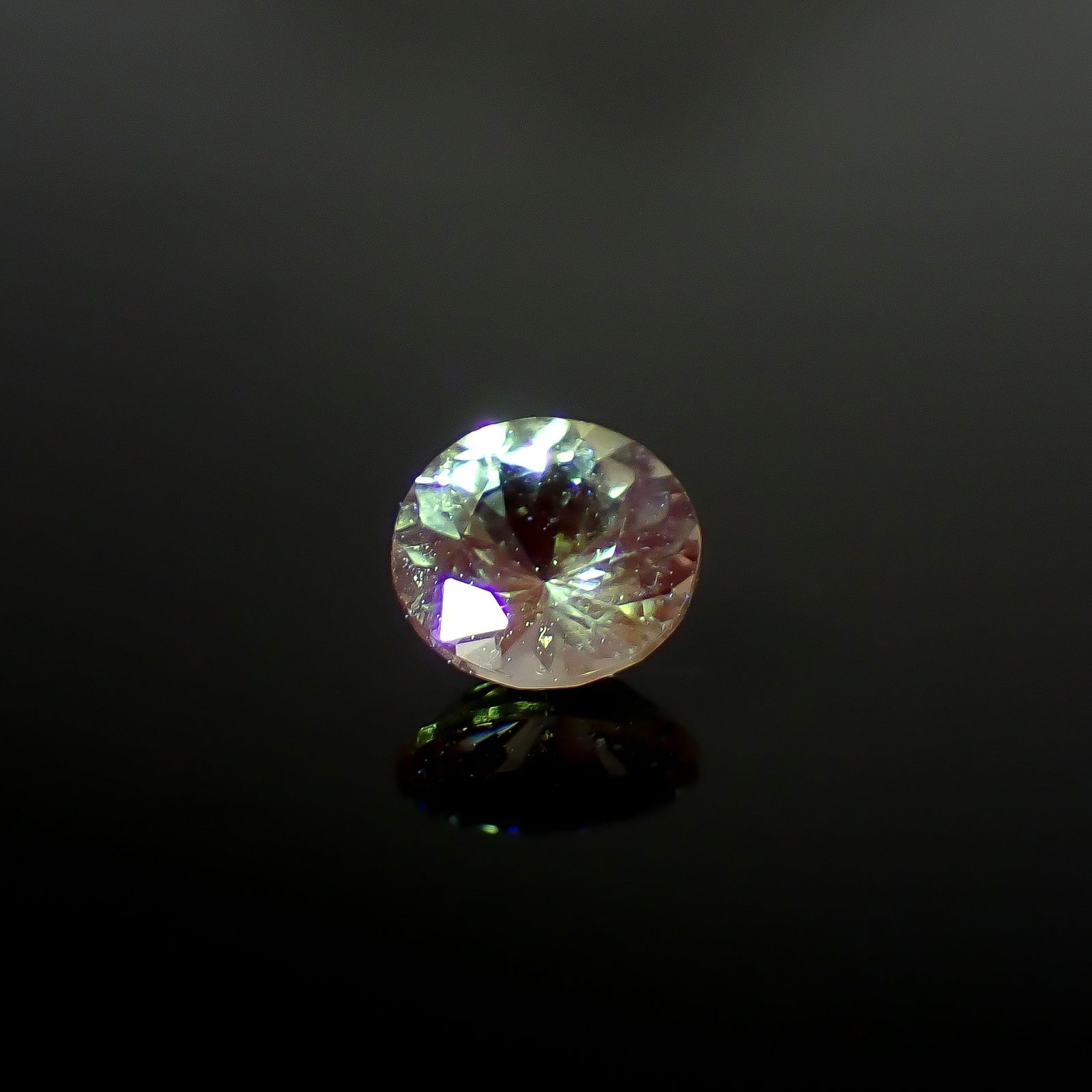 ミントガーネット タンザニア産 0.41ct / 4.7x4.7mm前後 [260932678]