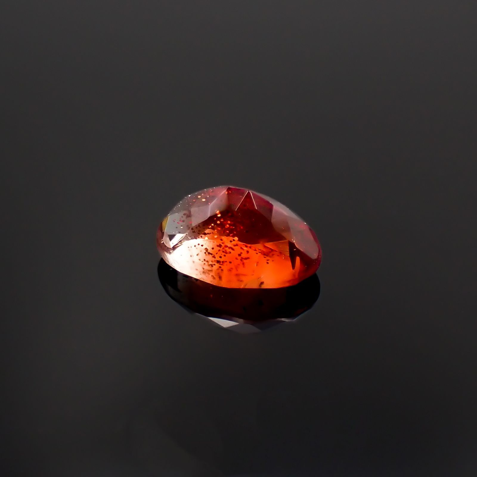 オレゴンサンストーン アメリカ・オレゴン州産 0.77ct / 7x4.8mm前後 [230119977]