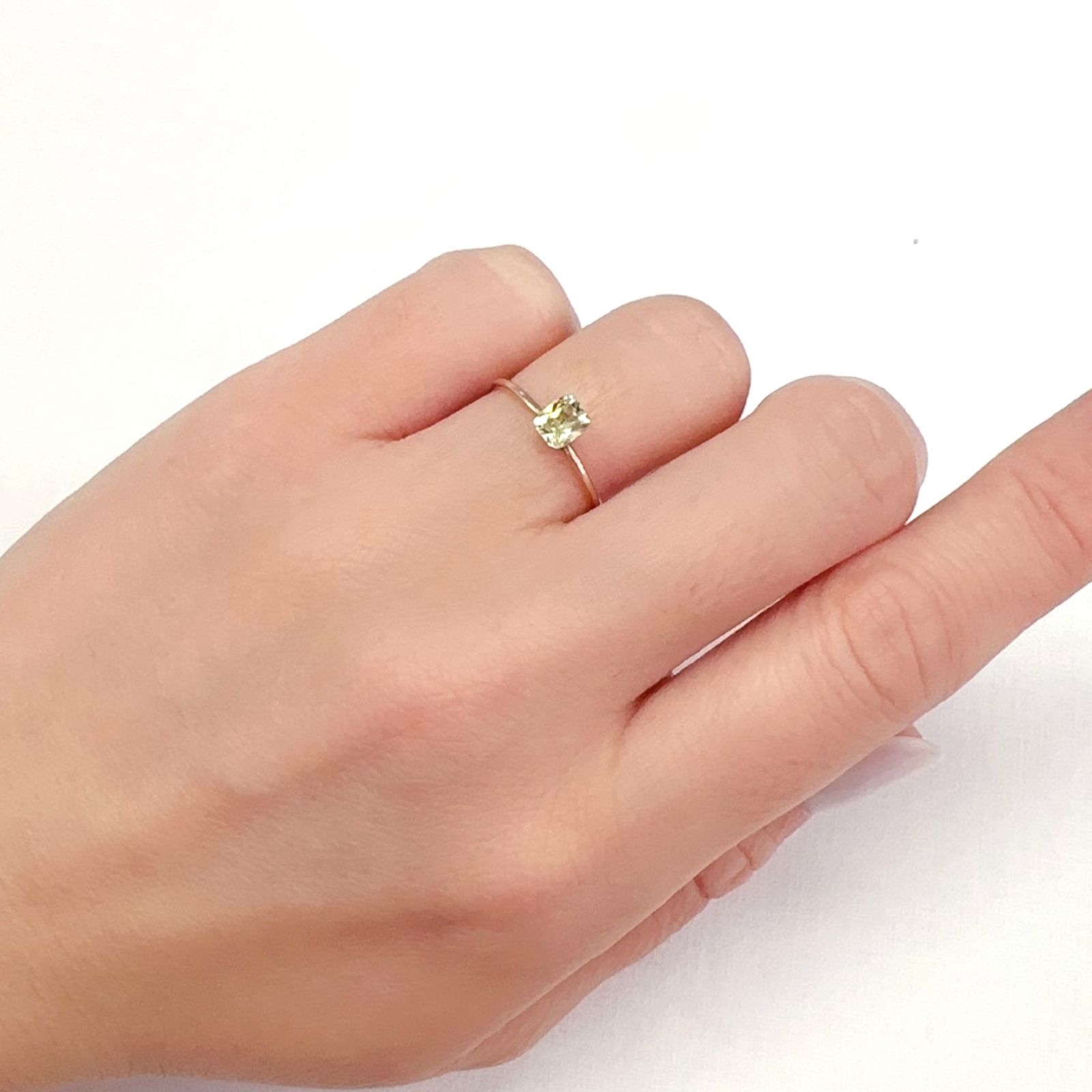マリガーネット(宝石名グロッシュラー アンドラダイト・ガーネット)マリ共和国産 0.46ct 識別済[231124333]4.9x4.1mm前後