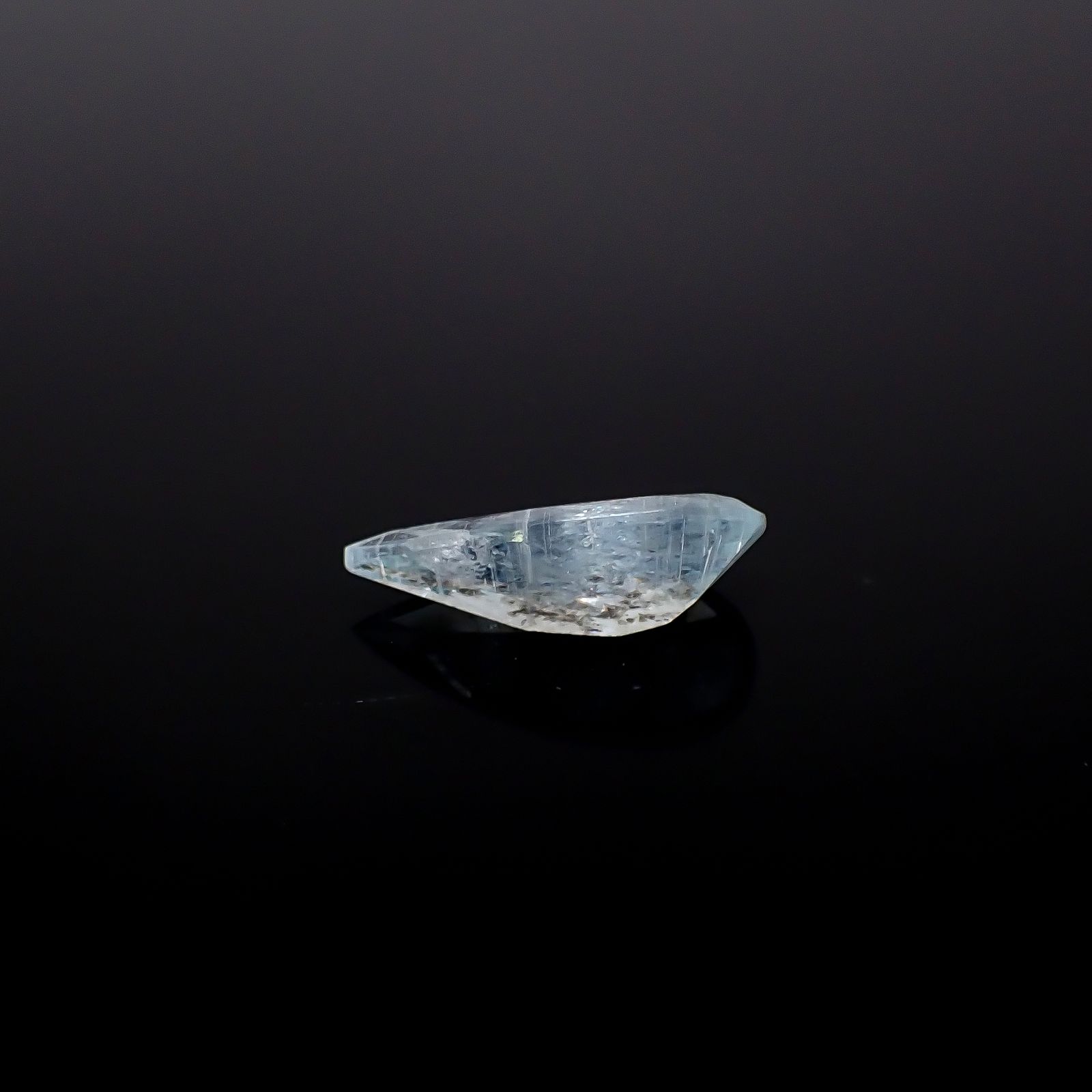 イリデッセンスアクアマリン ブラジル産 4.50ct / 18.9x8.6mm前後 [250730843]