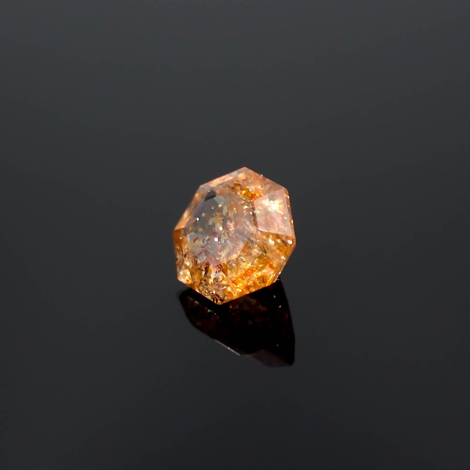 ◇オクタゴンカット◇イリュージョンサンストーン タンザニア産 0.62ct[230320956]5.4x5.3mm前後