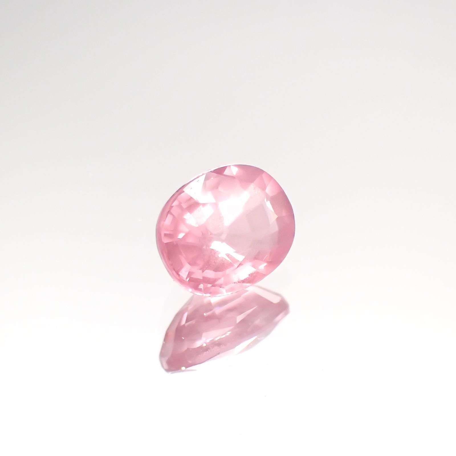 シルキーピンクスピネル(宝石名ピンク・スピネル) タンザニア産 0.86ct 識別済[240212896]6.4×5mm前後