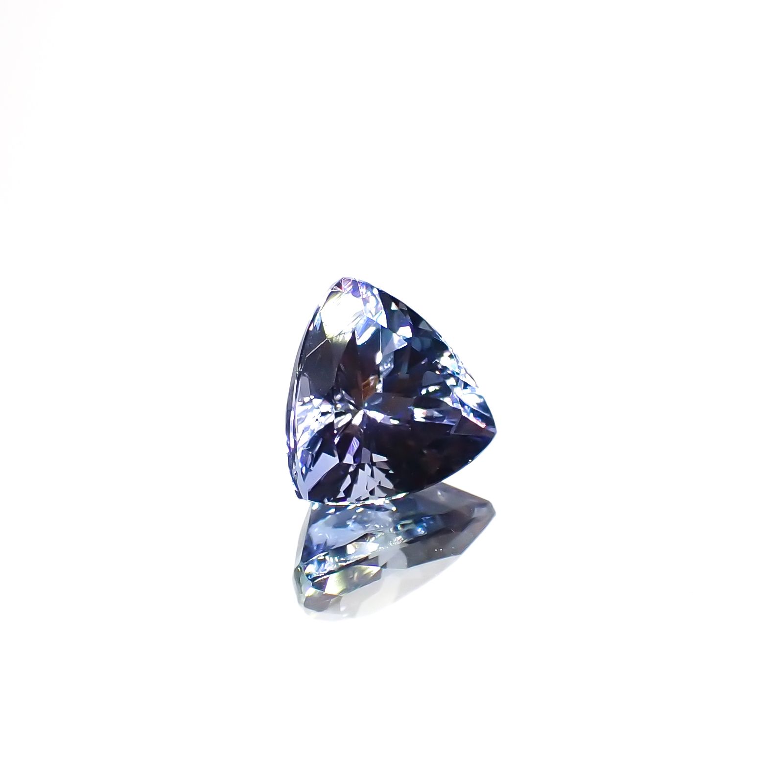 バイカラータンザナイト(宝石名タンザナイト)タンザニア産 1.92ct 識別済[231224809]7.7x7.6mm前後