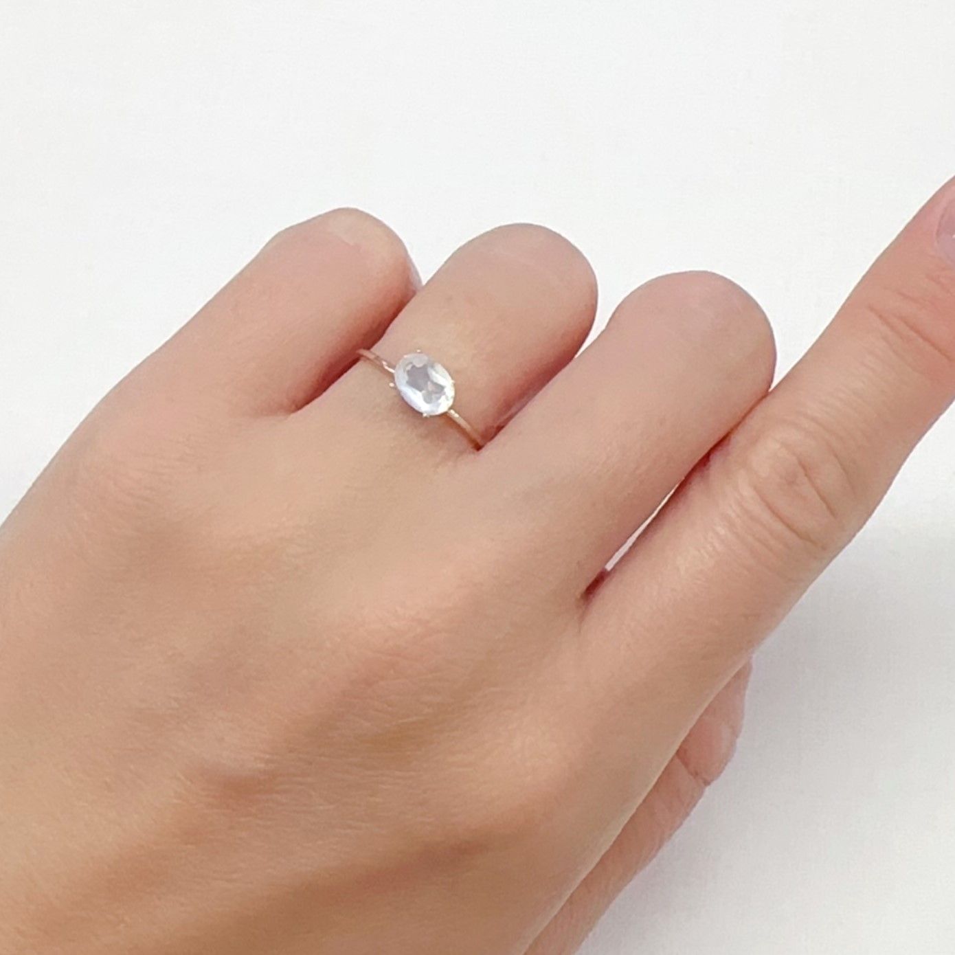 ムーンストーン(宝石名オーソクレース)インド/スリランカ産 0.65ct 識別済[240527733]7.1x5.1mm前後