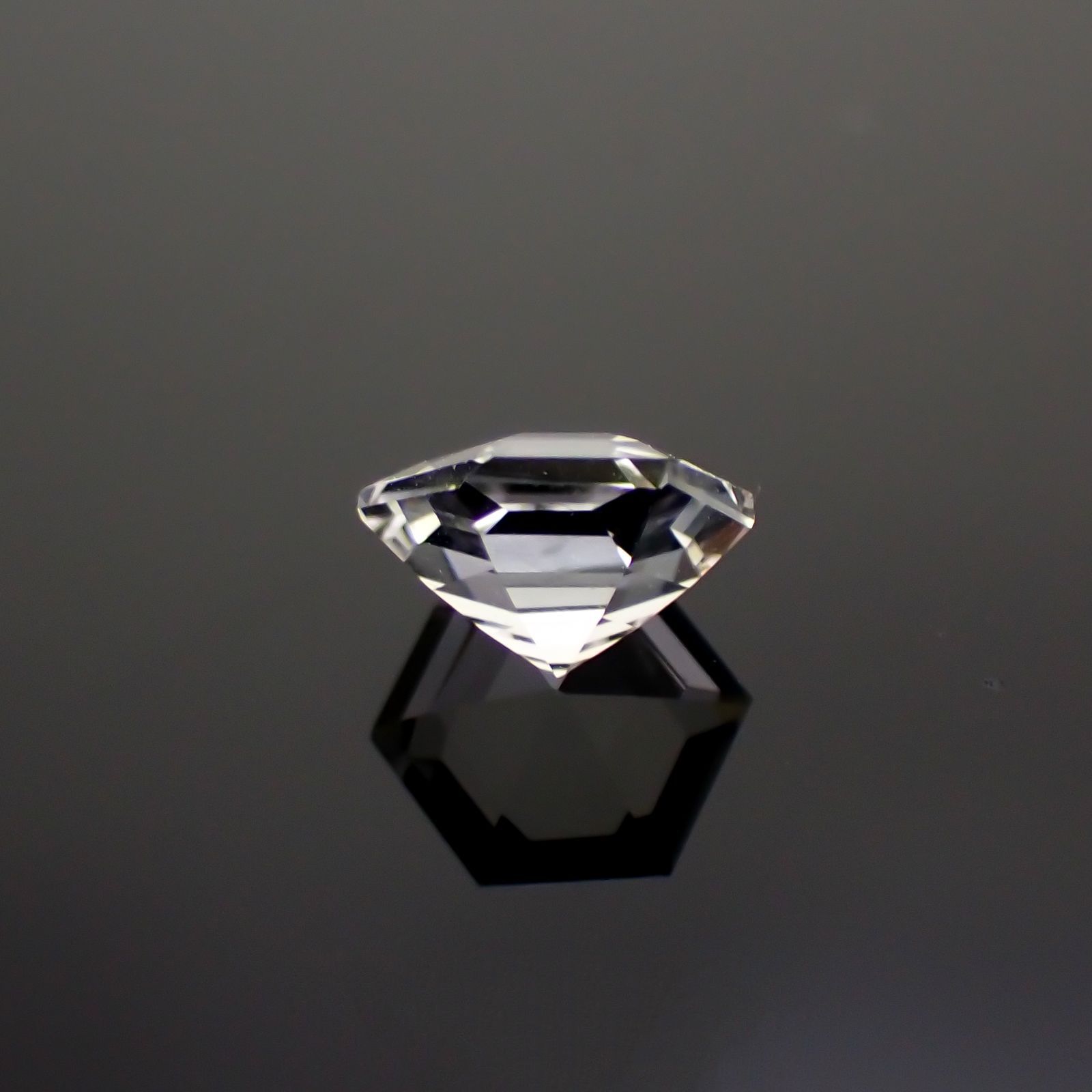 ◇ヘキサゴンカット◇レムリアンシードクリスタル(保証シール付き) ブラジル産 0.81ct[221018280]5.8x5.8mm前後