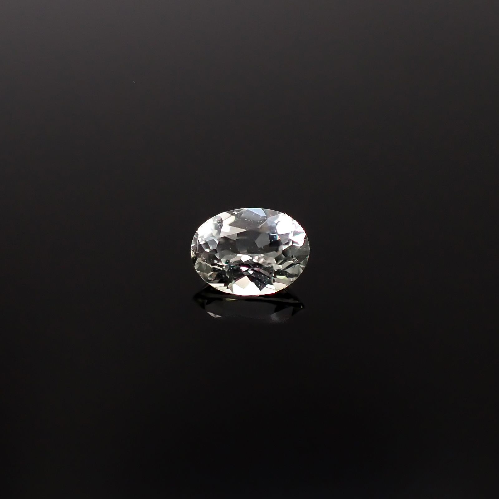 アクロアイト ナイジェリア産 0.25ct / 4.6x3.5mm前後 [251231361]