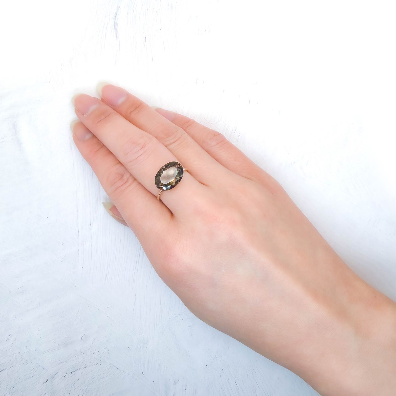 コロンビアナイト コロンビア産 4.25ct / 13.2x9.6mm前後 [260331924]