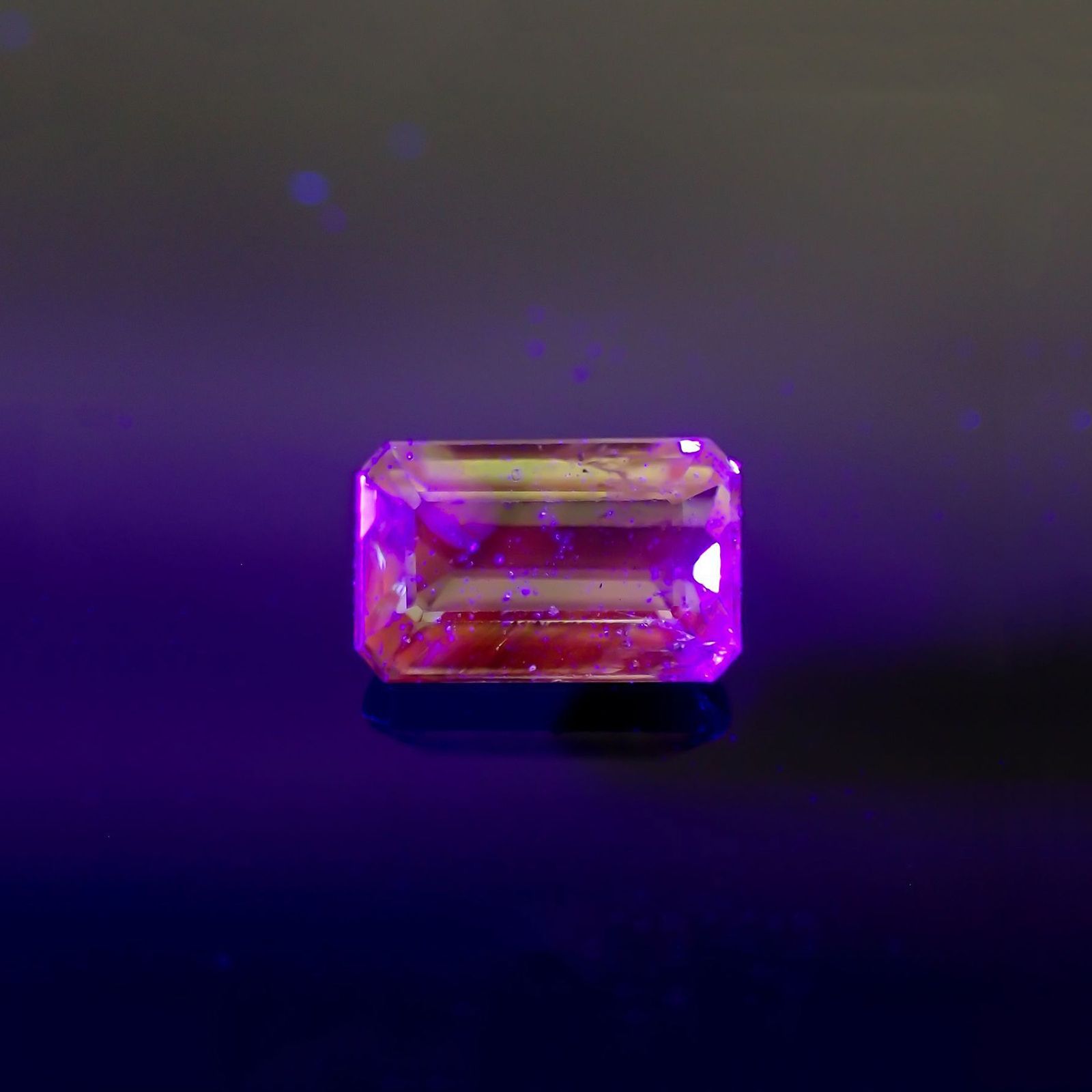 バイカラーツァボライト(宝石名グリーン グロッシュラー・ガーネット)タンザニア産 識別済 1.45ct / 7.7x4.8mm前後 [231124266]
