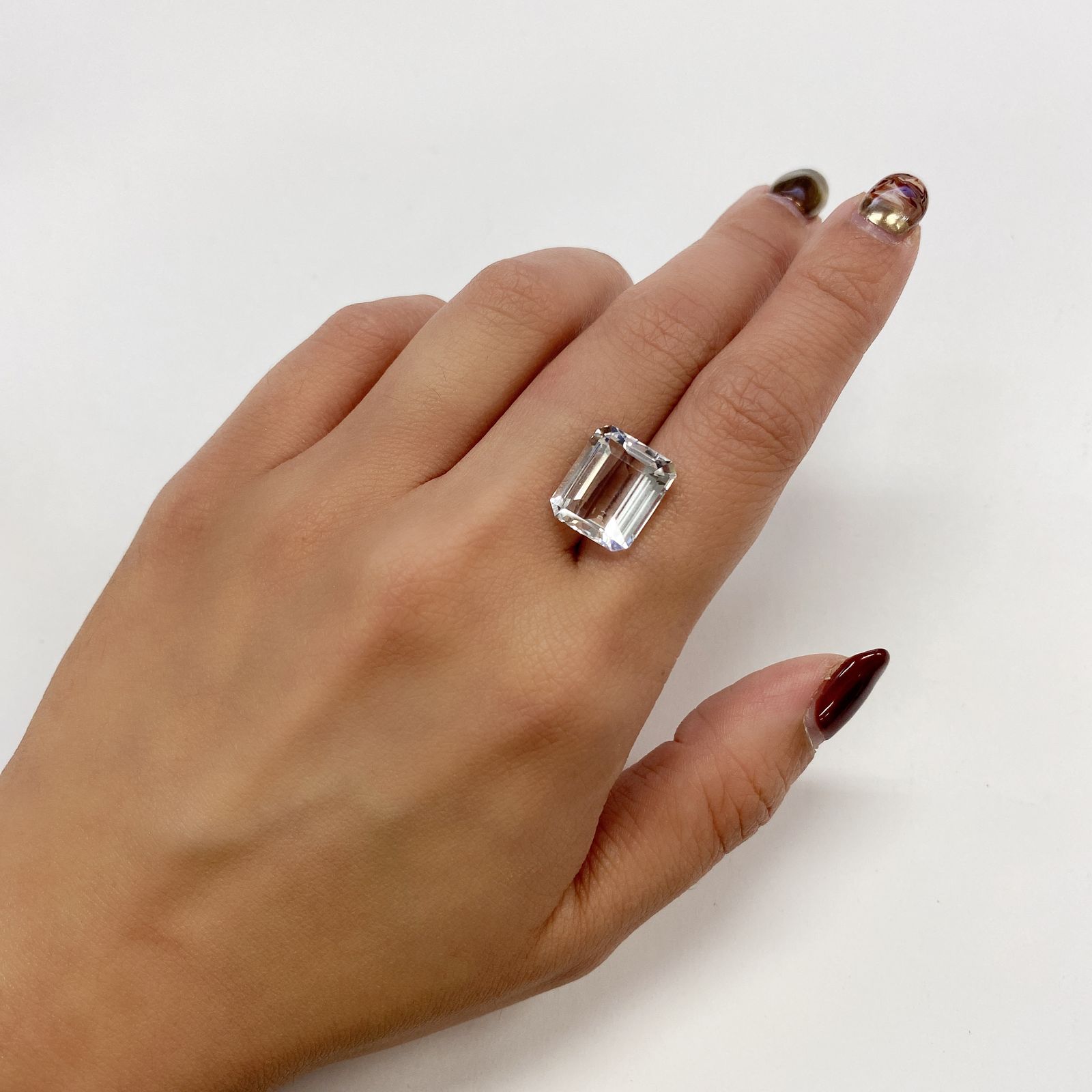 フェナカイト(宝石名ホワイト・フェナカイト) ブラジル産 7.769ct ソ付(彩珠)[20042193]13.4×11.2mm前後