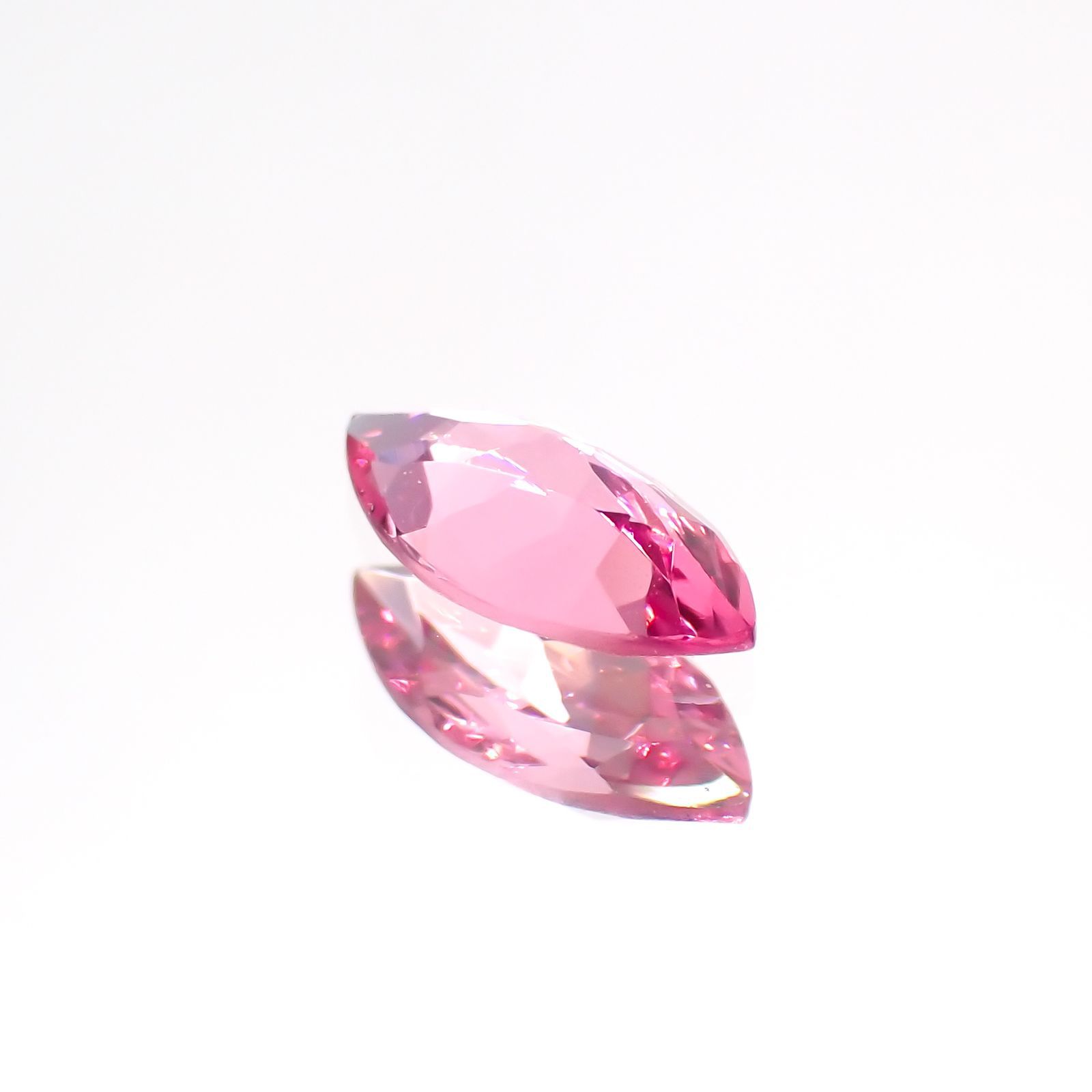 ホットピンクスピネル(宝石名ピンク・スピネル)タンザニア産 0.35ct 識別済[230823040]7x3.4mm前後