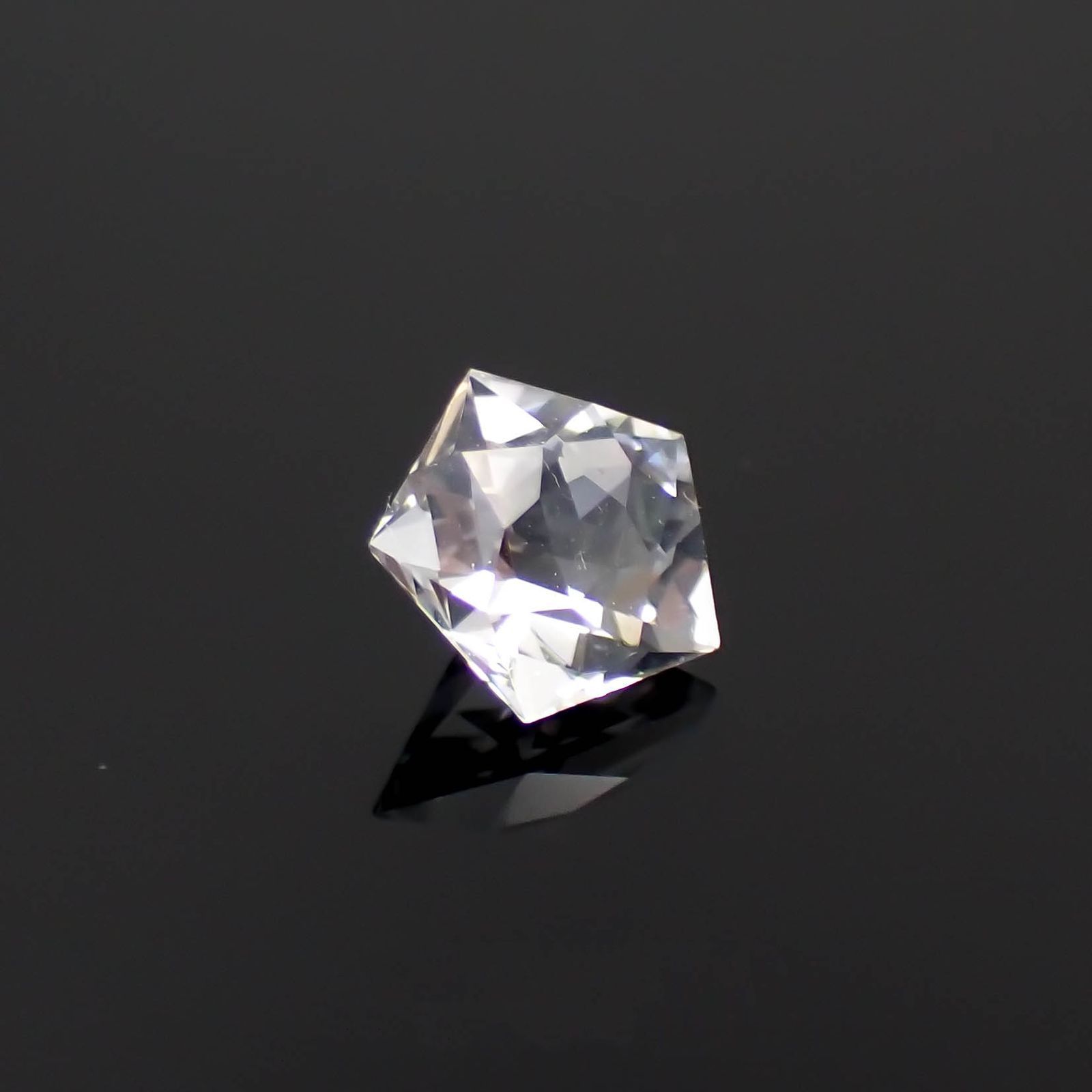 ◇カスタム・ペンタゴンカット◇ゴッシェナイト(宝石名ゴッシェナイト)ブラジル産 0.56ct 識別済[221219396]5.7x5.8mm前後