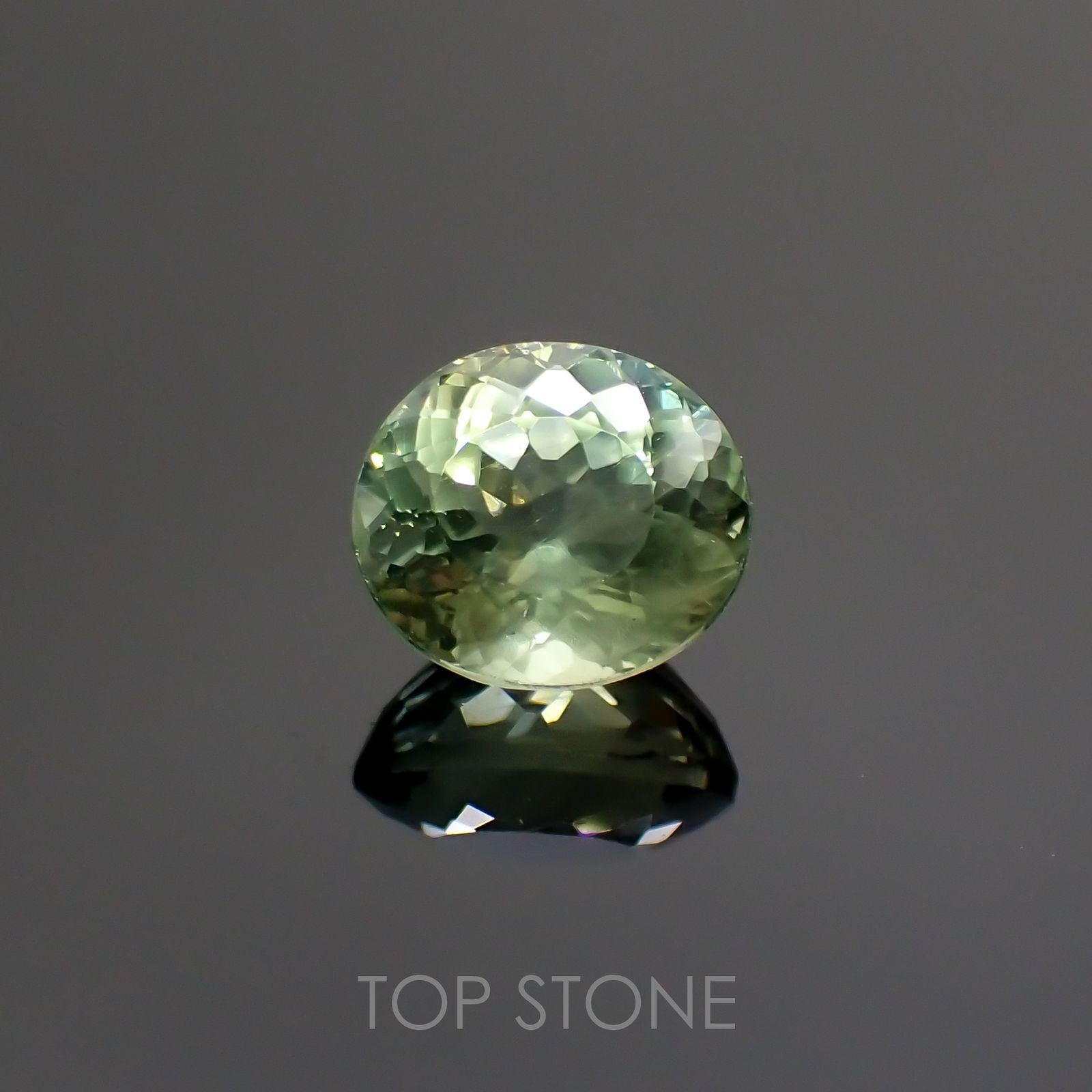グリーンアパタイト(宝石名アパタイト) マダガスカル産 1.73ct 識別済[20106880]7.3×6.4mm前後