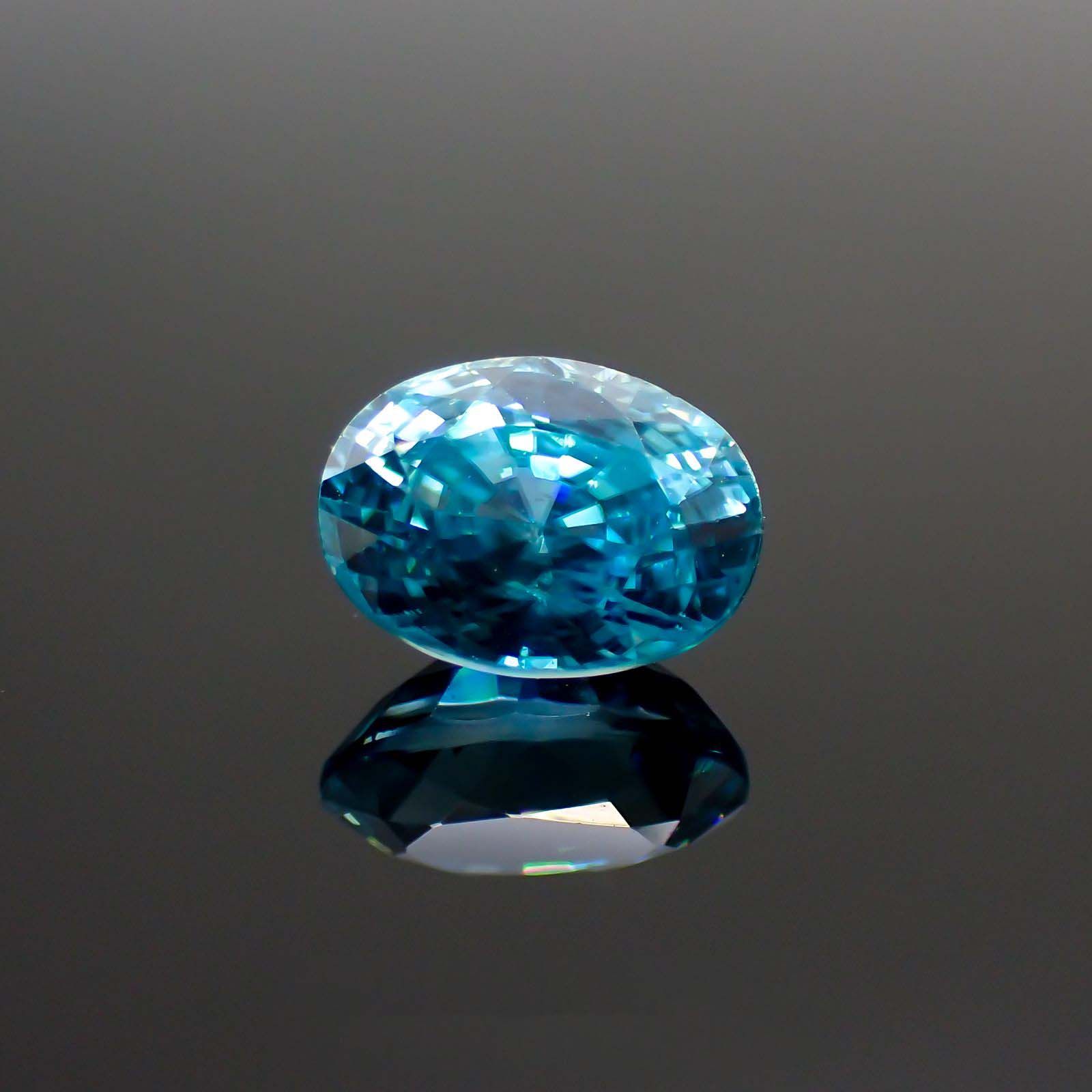 ブルージルコン(宝石名ジルコン) カンボジア産 2.15ct 識別済[211013452]7.8×5.9mm前後