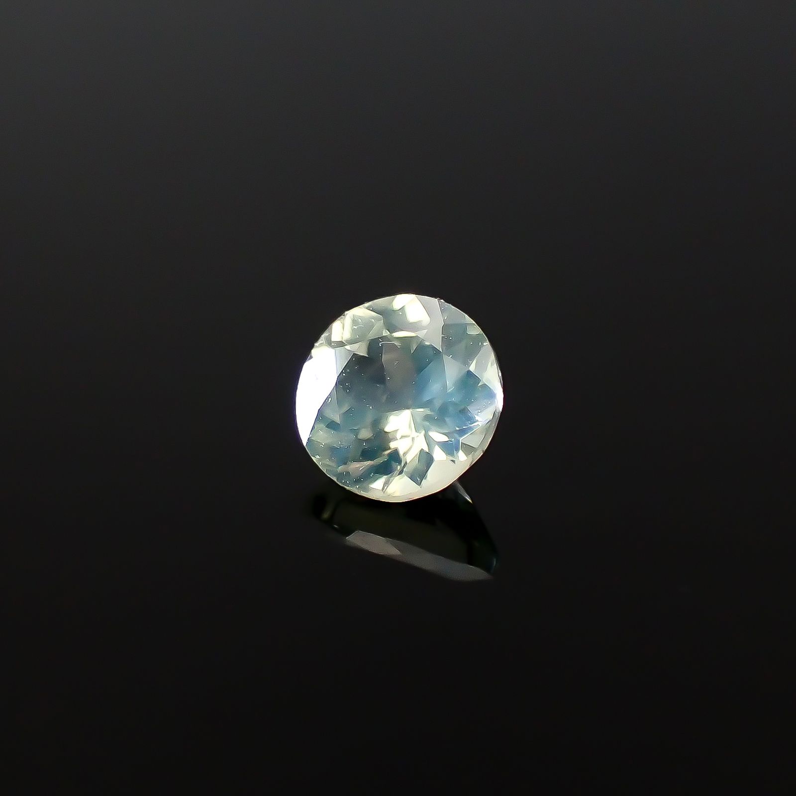 クリソベリルキャッツアイ スリランカ産 0.36ct [250329923]4.2x4.2mm前後
