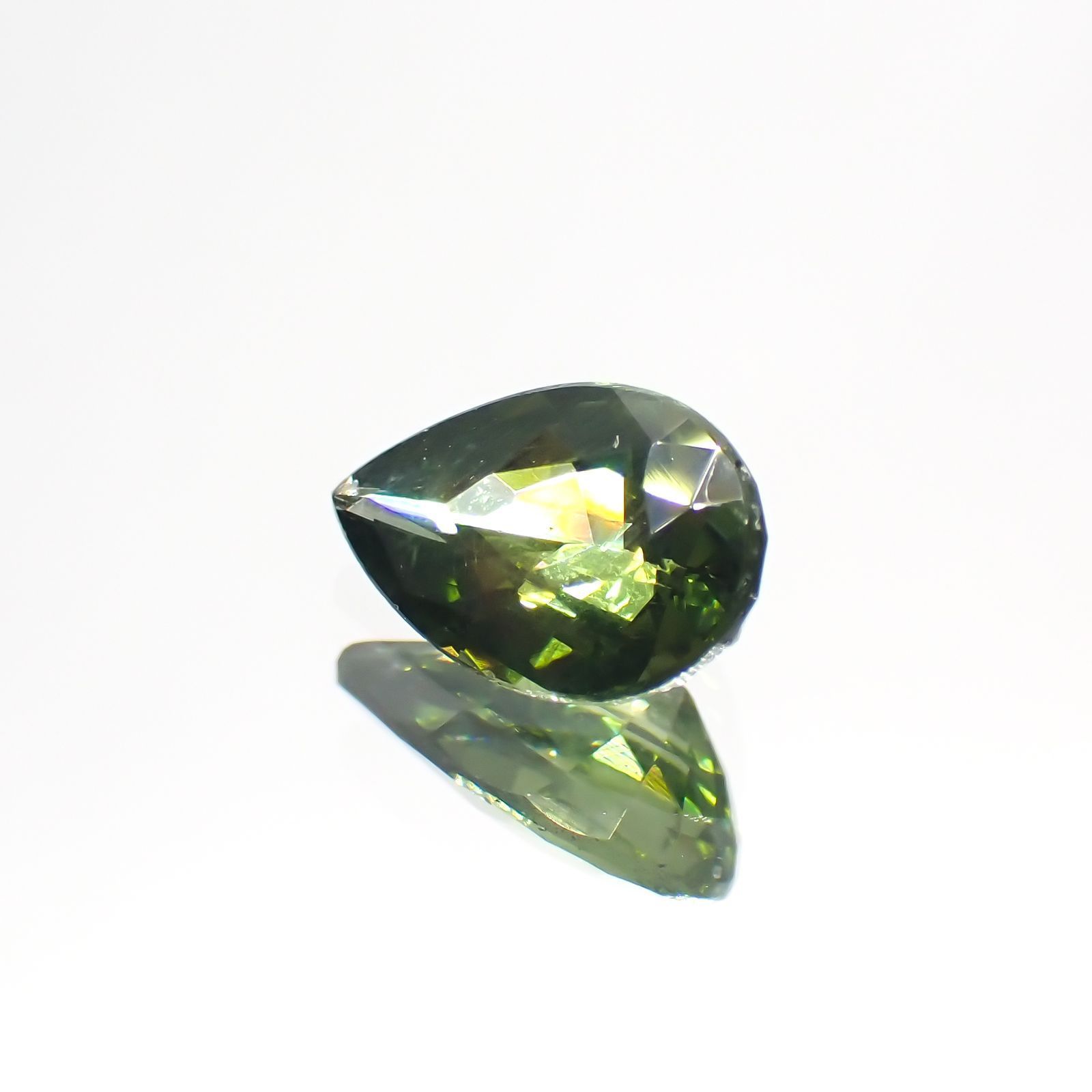 グリーンジルコン(宝石名ジルコン)スリランカ/コロンビア産 0.95ct 識別済[231124282]7.7x5.1mm前後