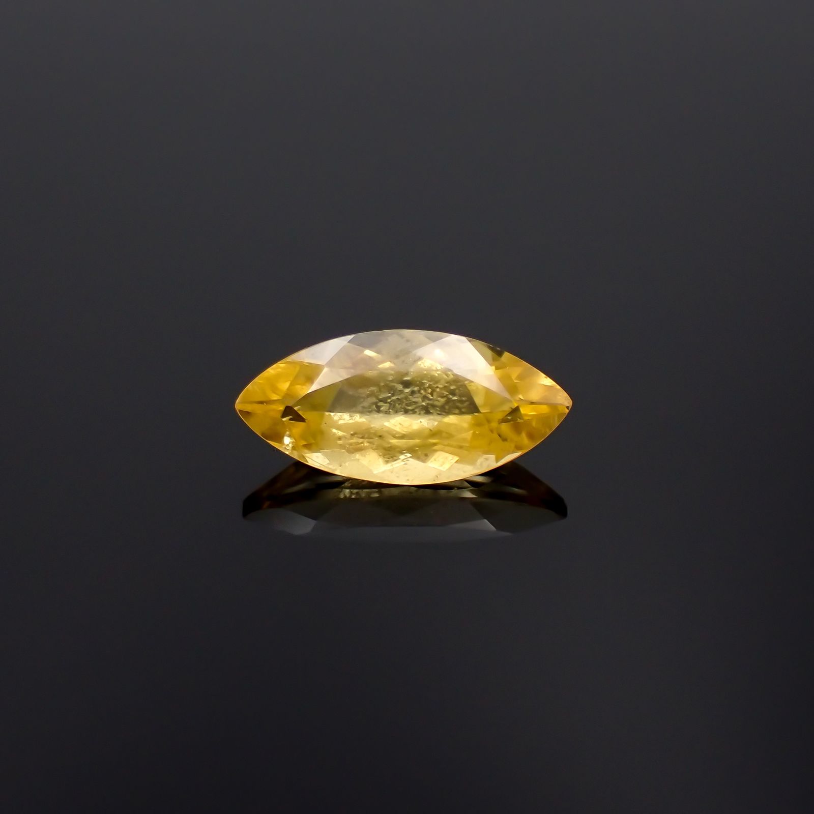 コンドロダイト(宝石名コンドロダイト)タンザニア産 1.716ct ソ付(彩珠)[231023769]12.4x5.6mm前後