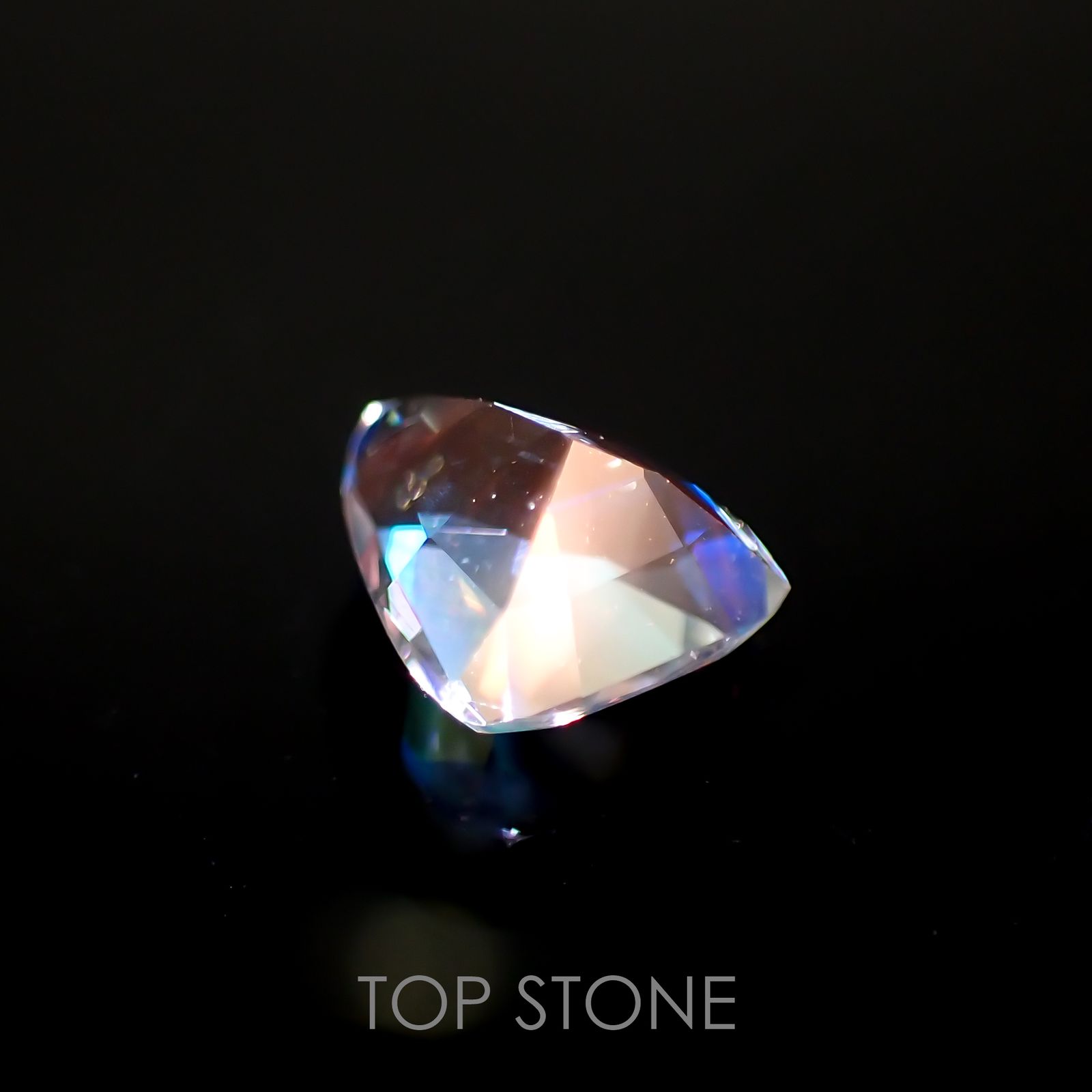 レインボームーンストーン(宝石名ラブラドライト)マダガスカル産 0.6ct 識別済[211113756]5.3x6.5mm前後