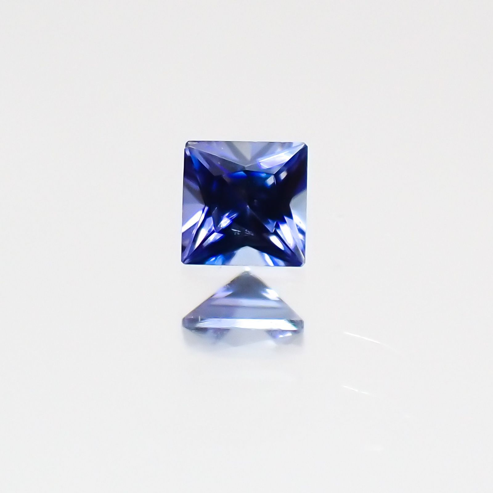 ◇プリンセスカット◇ベニトアイト アメリカ産 ルース 0.049ct