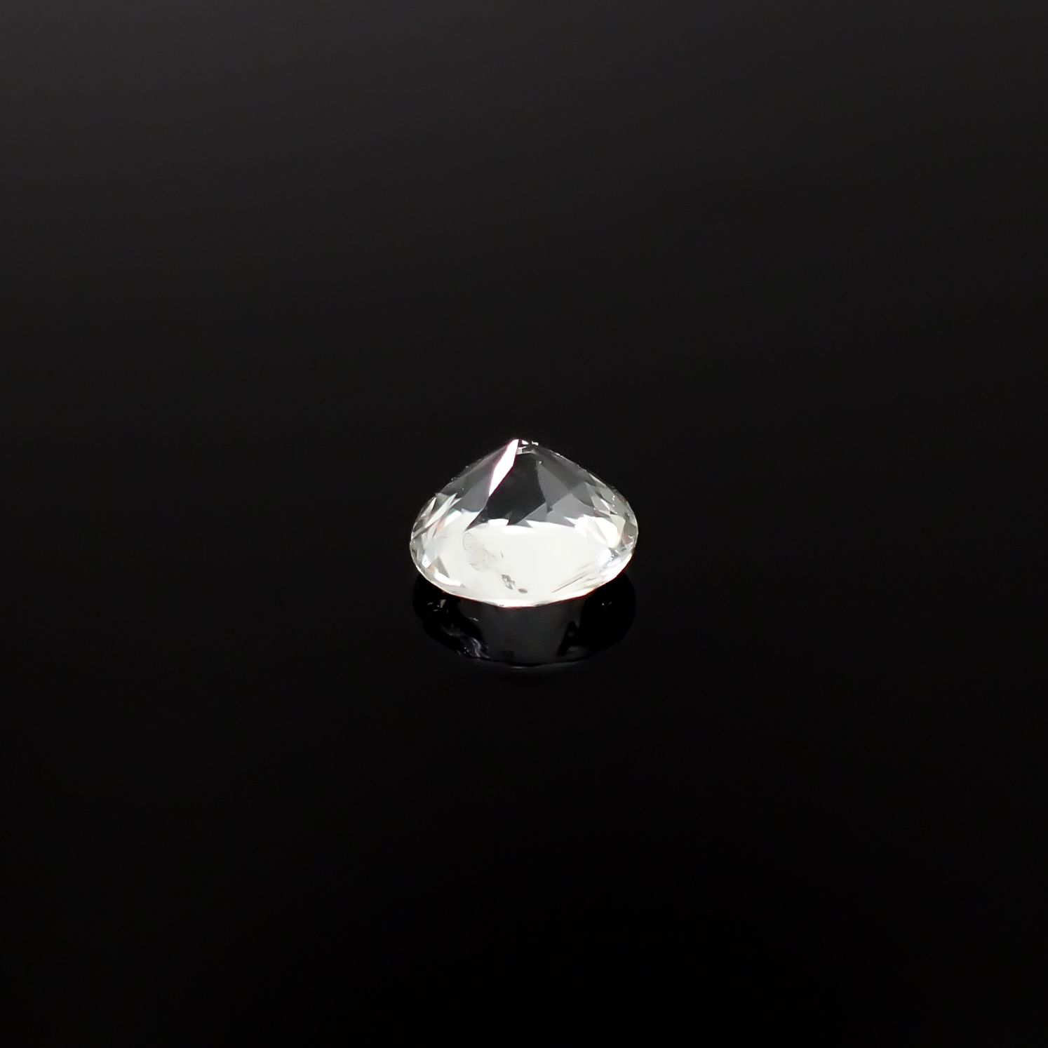 アクロアイト ナイジェリア産 0.29ct / 4.2x4.1mm前後 [251231354]