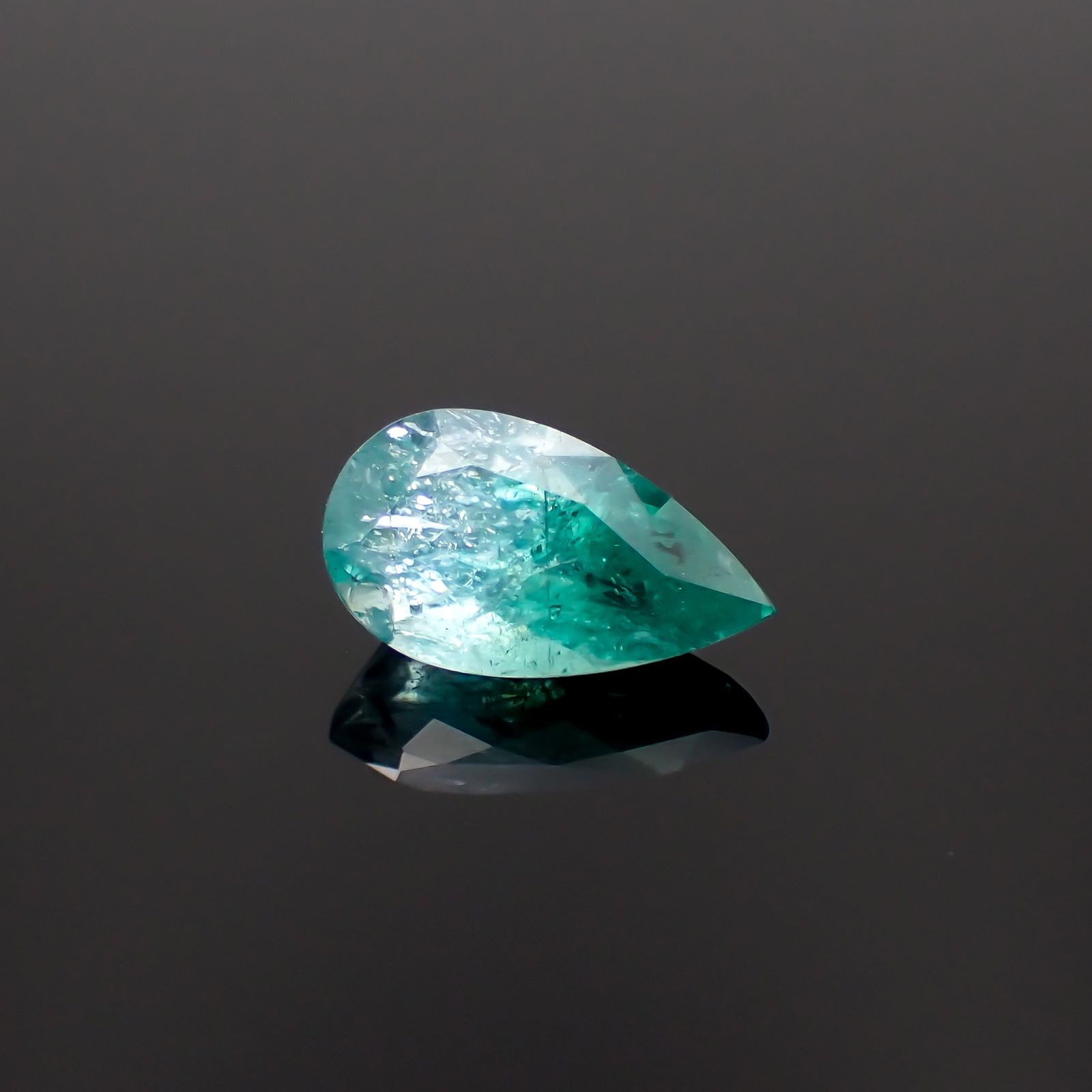 バイカラーパライバトルマリン(宝石名トルマリン/別名パライバ・トルマリン)ナイジェリア産 2.78ct GIA鑑付[231023684]12.27x7.02mm前後