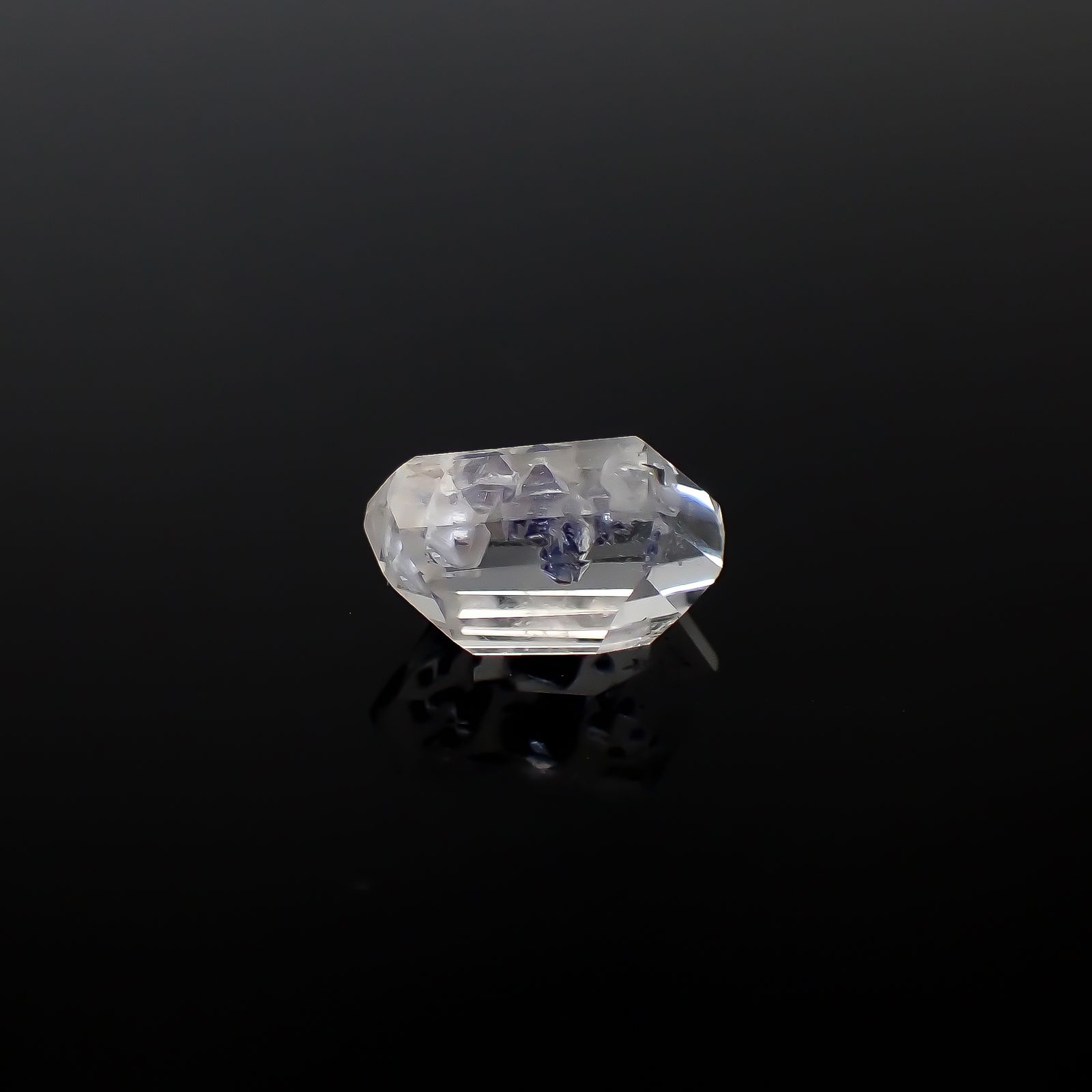 ◇フリーフォーム◇フローライトインクォーツ マダガスカル産 4.70ct [250329957]12.8x7.7mm前後
