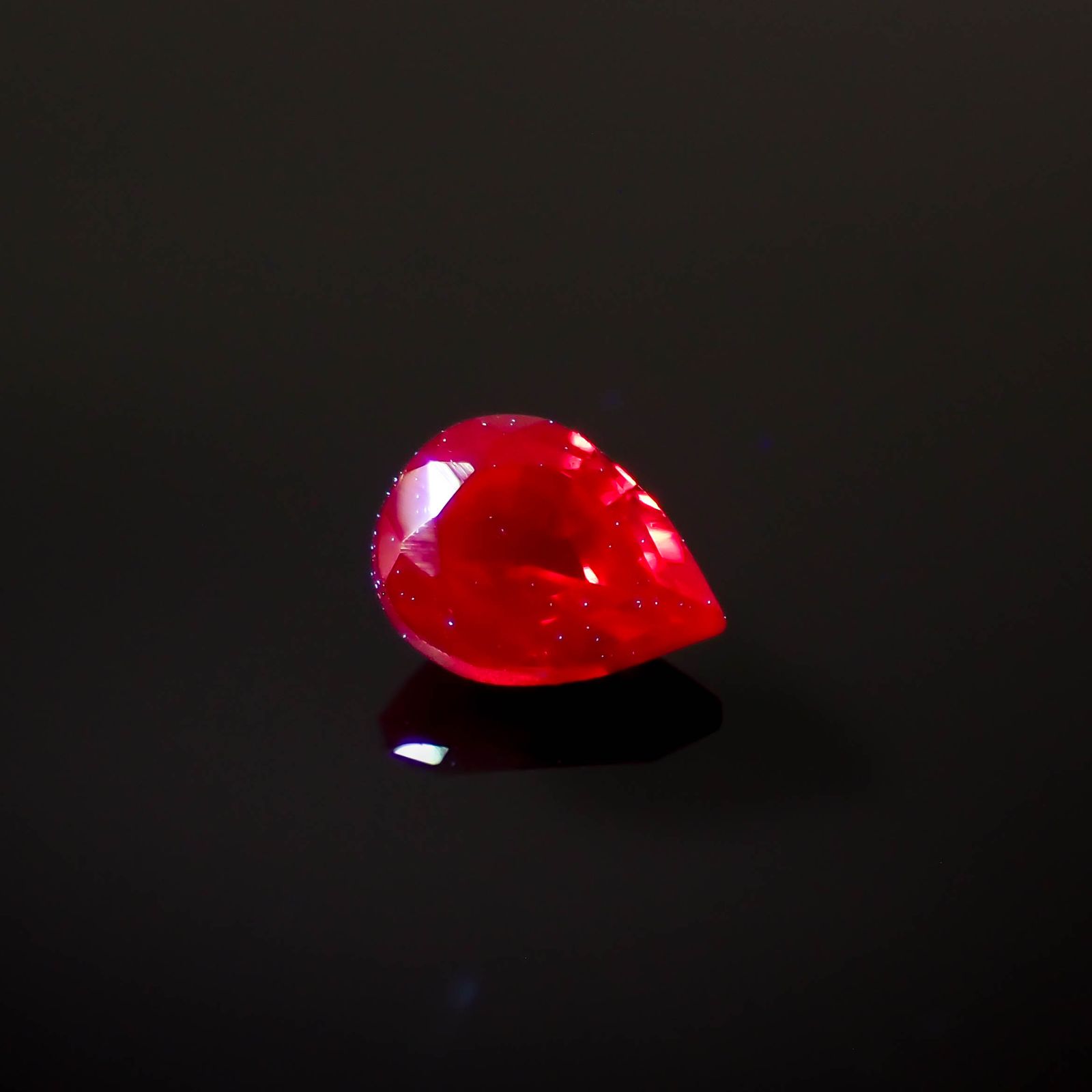 レッドスピネル ビルマ産 0.19ct[230722614]4.1x3.1mm前後