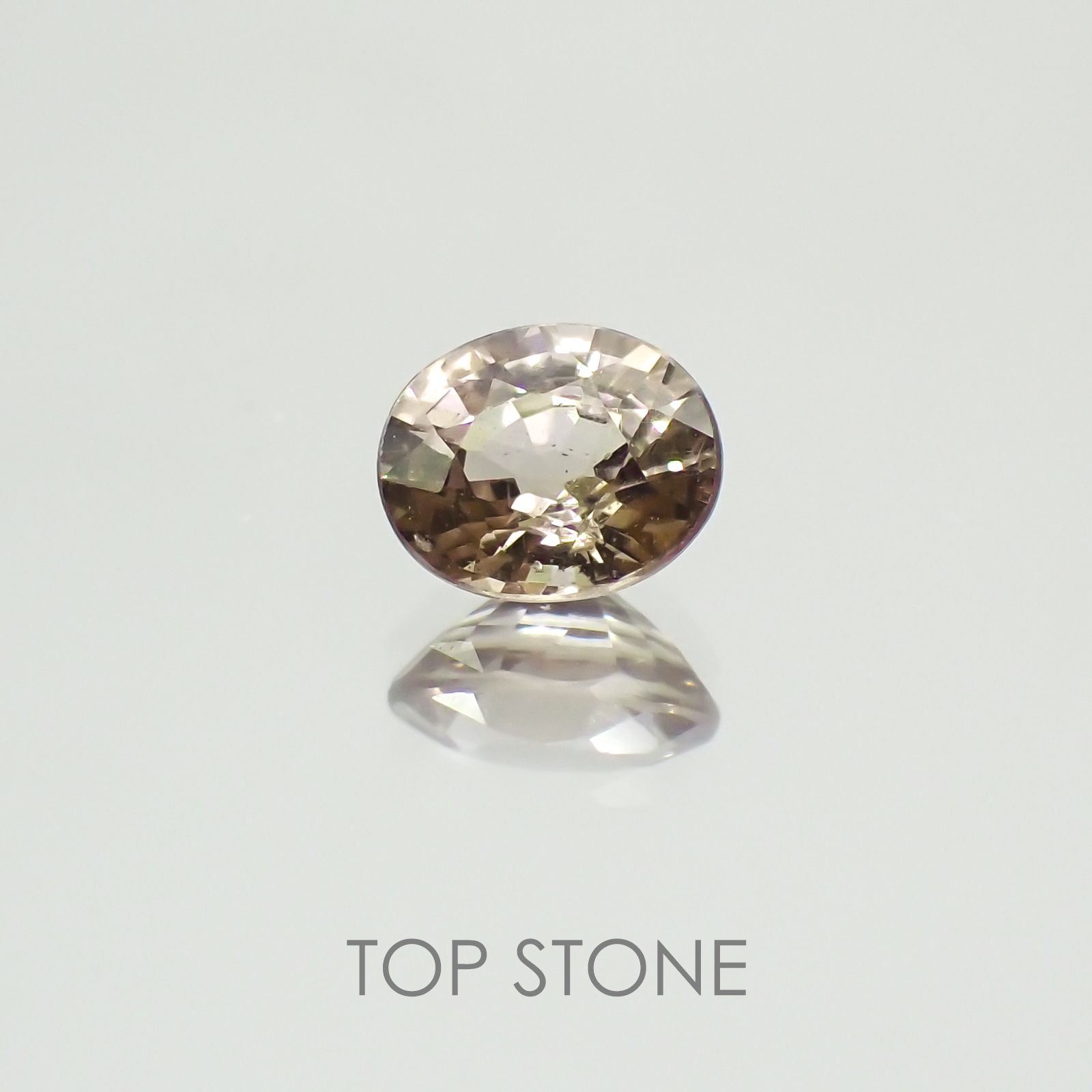 カラーチェンジマラヤガーネット(宝石名ガーネット) タンザニア産 0.57ct 識別済[21029646]5.3×4.5mm前後